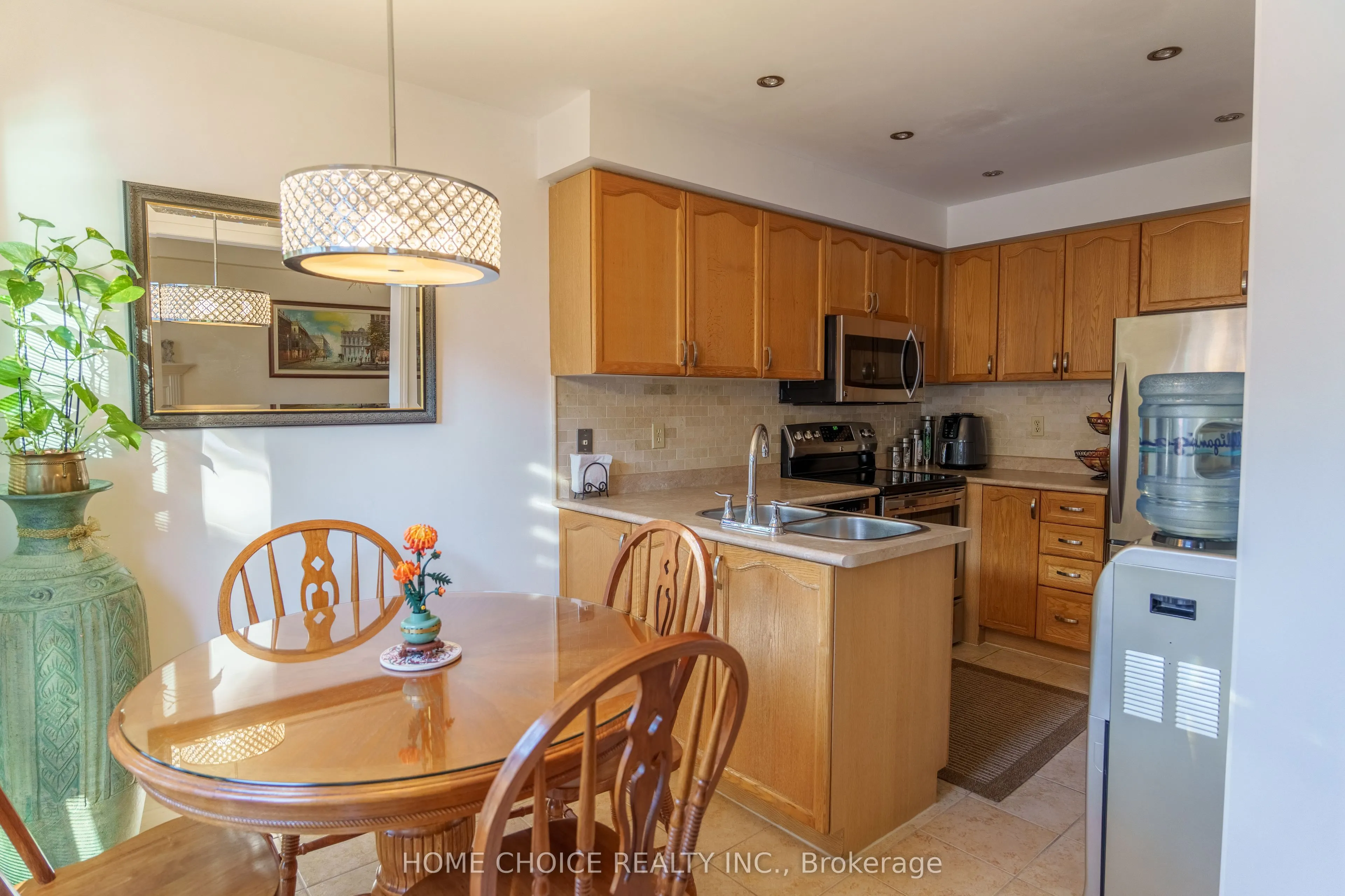 914 Applecroft Circle