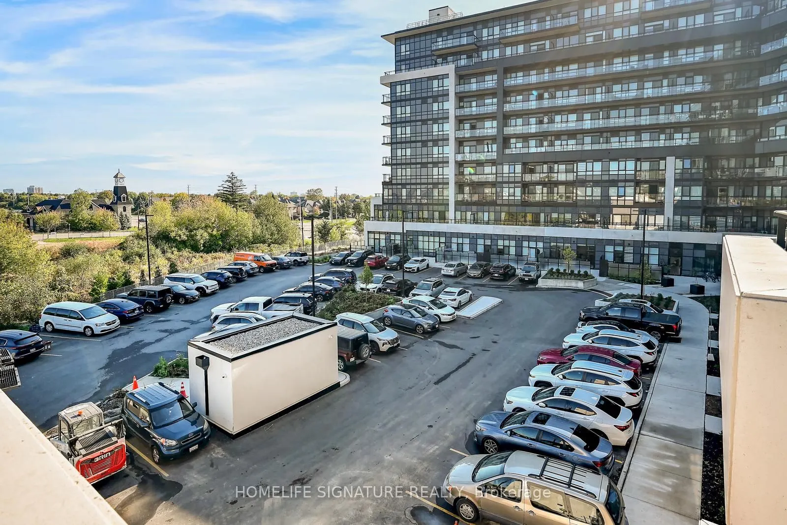 395 Dundas Street W, #327