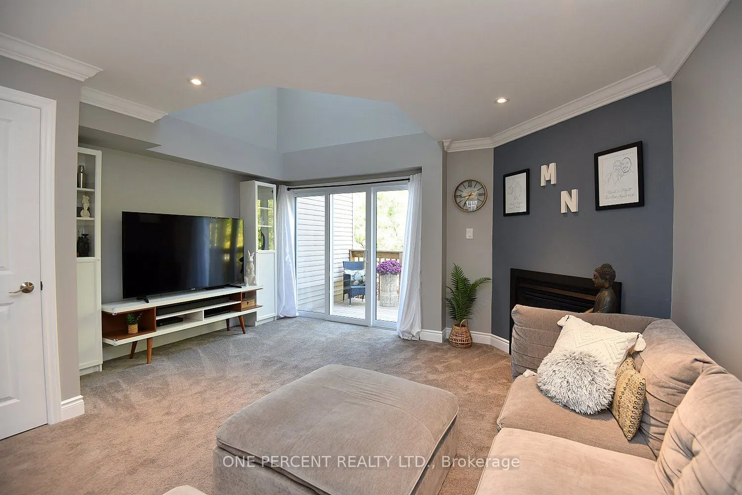 2075 Walkers Line, #203