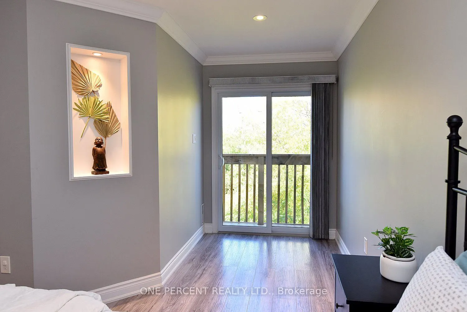 2075 Walkers Line, #203