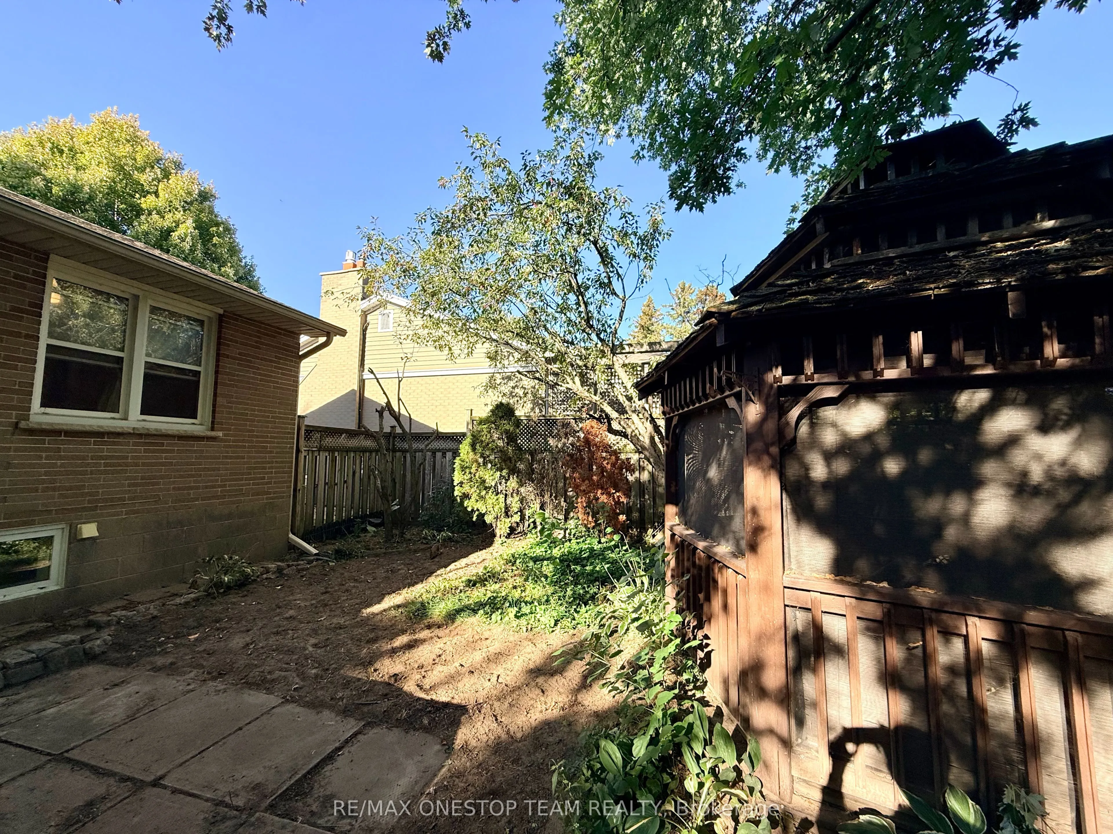 4070 Lorraine Crescent