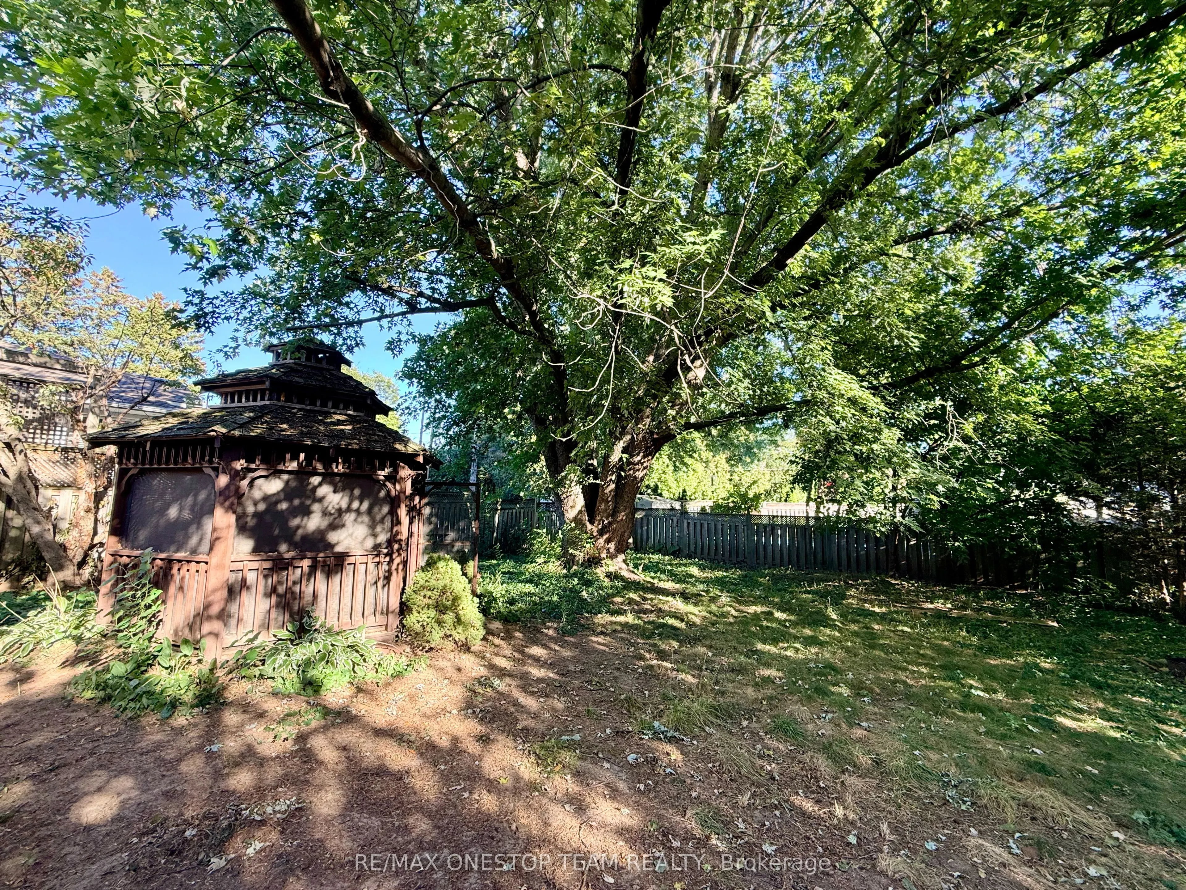 4070 Lorraine Crescent
