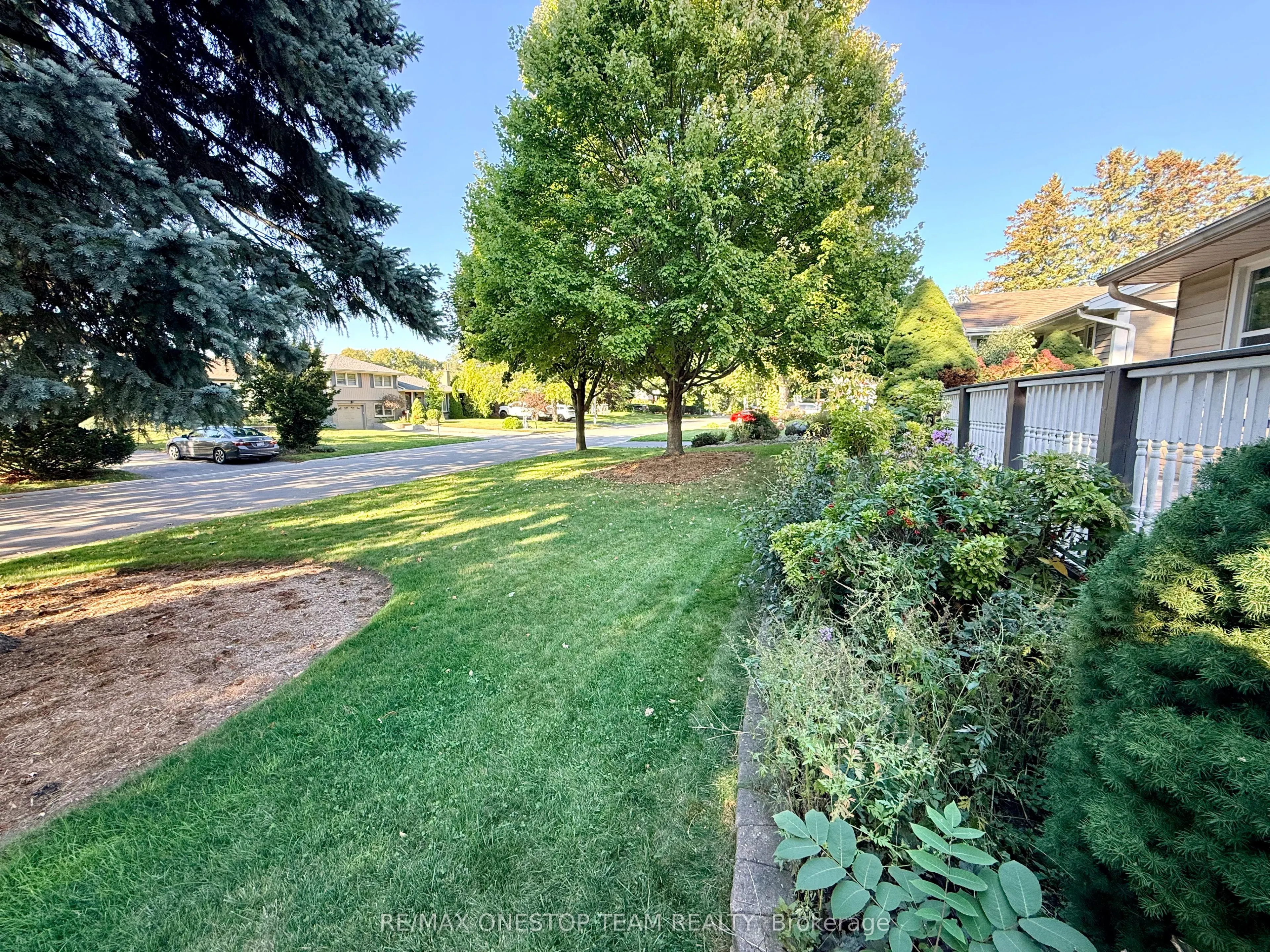 4070 Lorraine Crescent