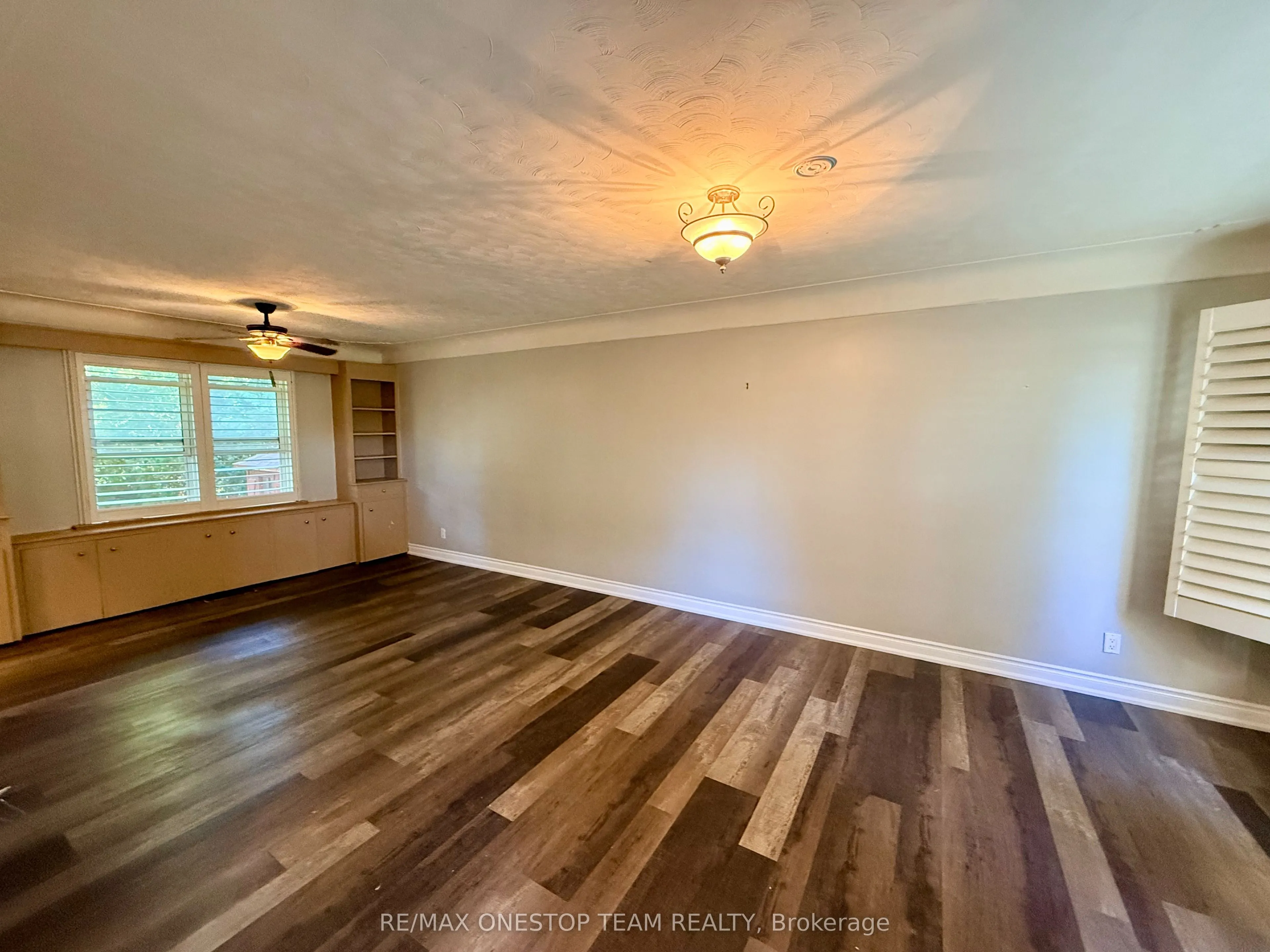 4070 Lorraine Crescent