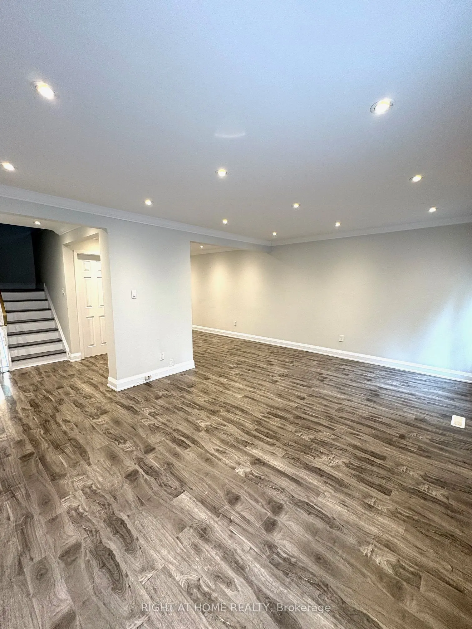 5473 Schueller Crescent