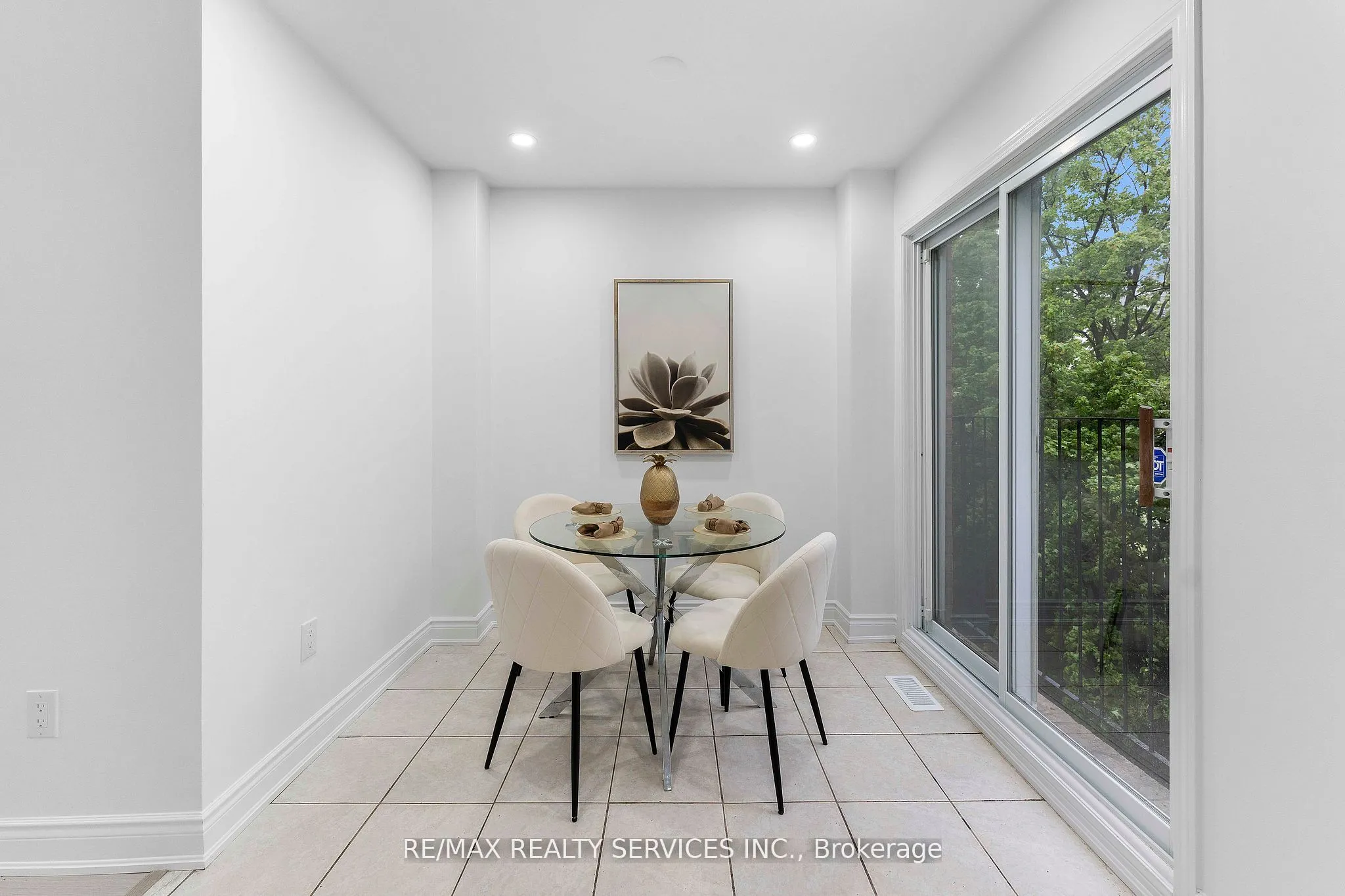 80 Acorn Place, #28