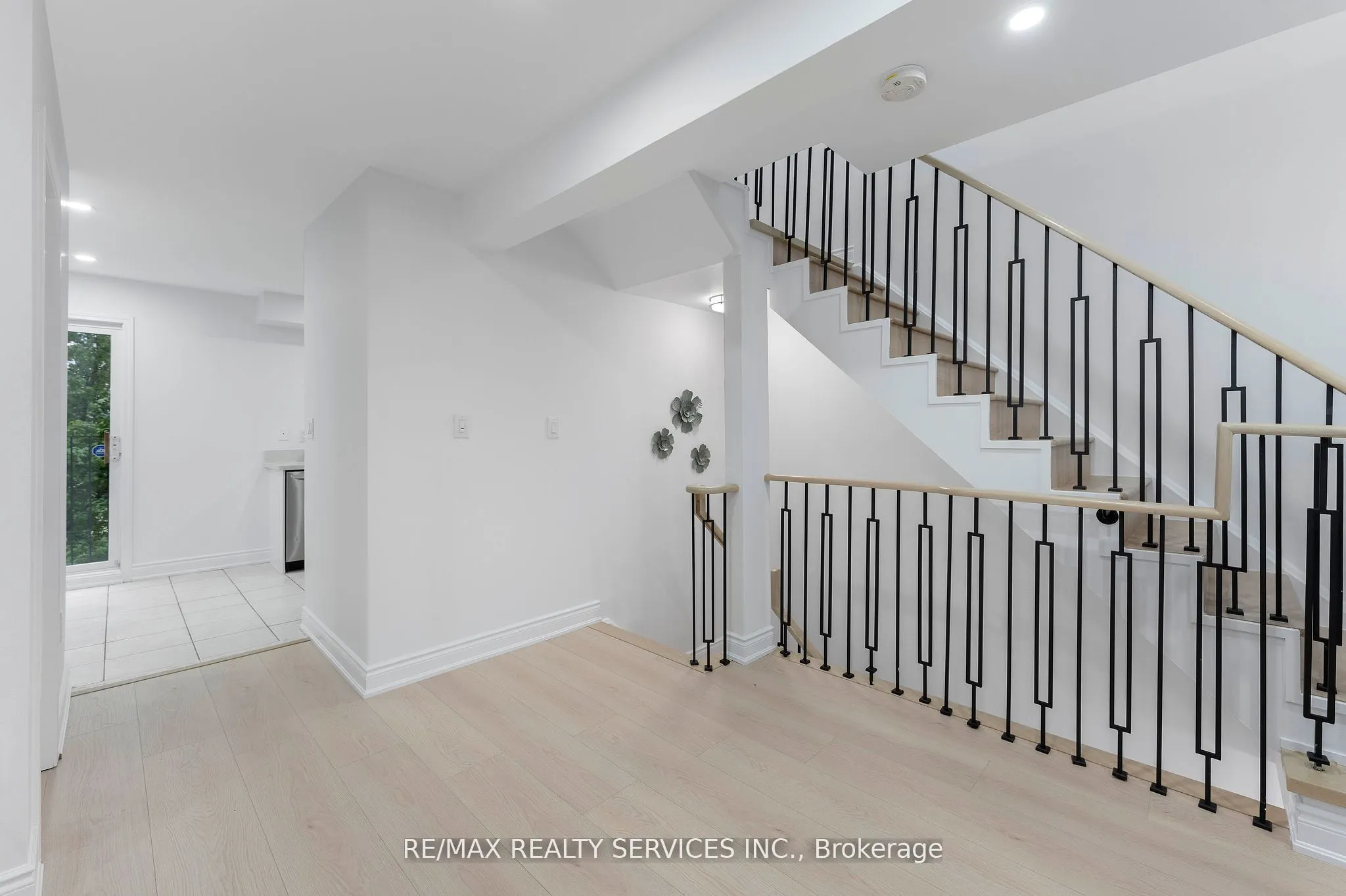 80 Acorn Place, #28