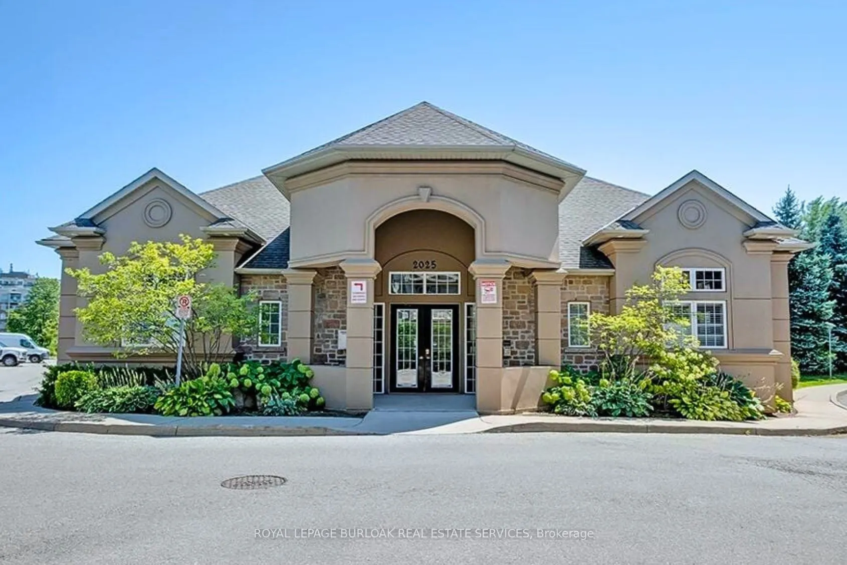 2065 Appleby Line, #402