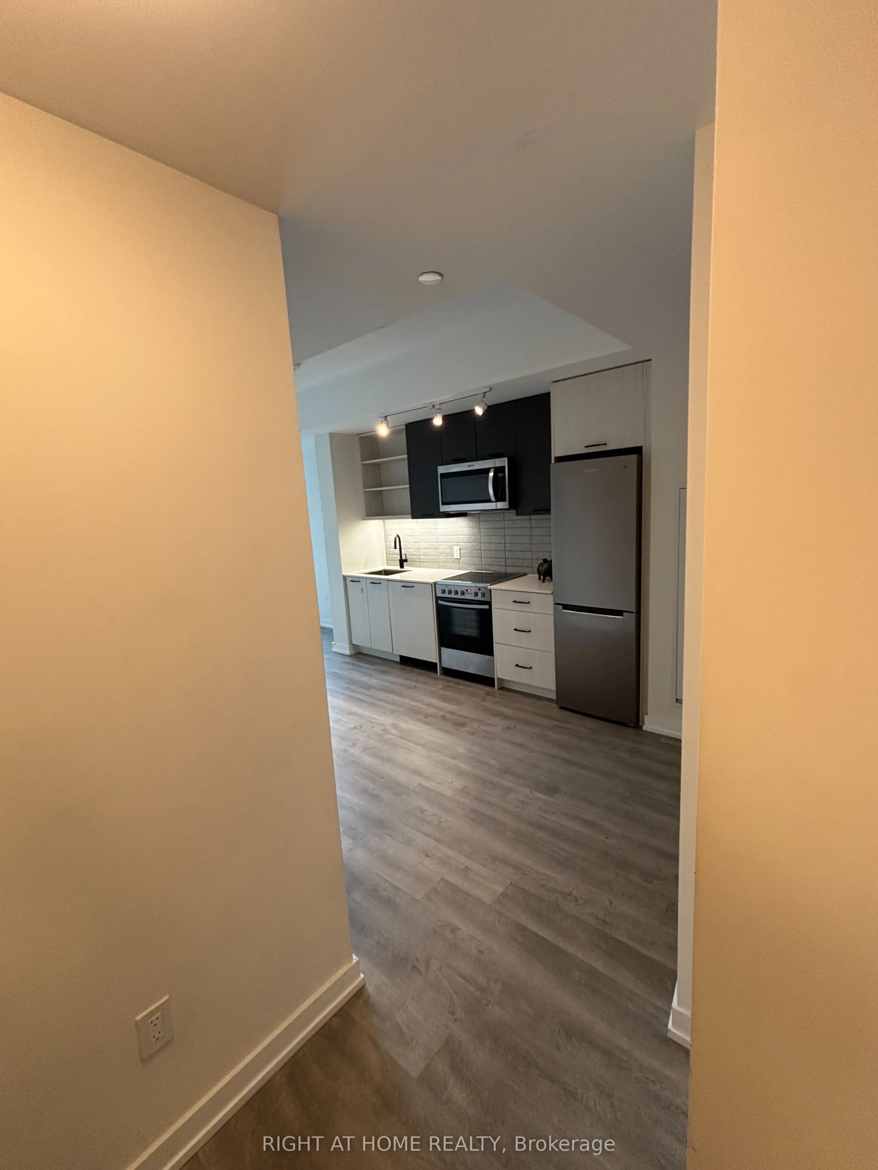 2300 St. Clair Avenue W, #812