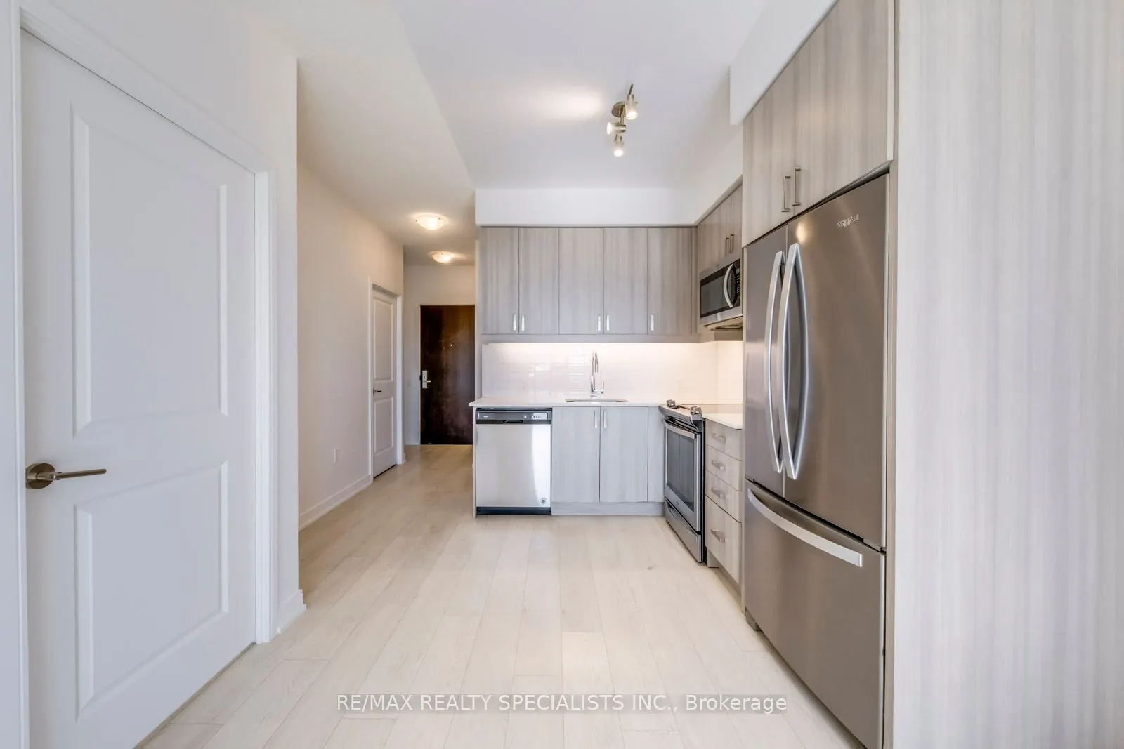 8 Nahani Way, #2419