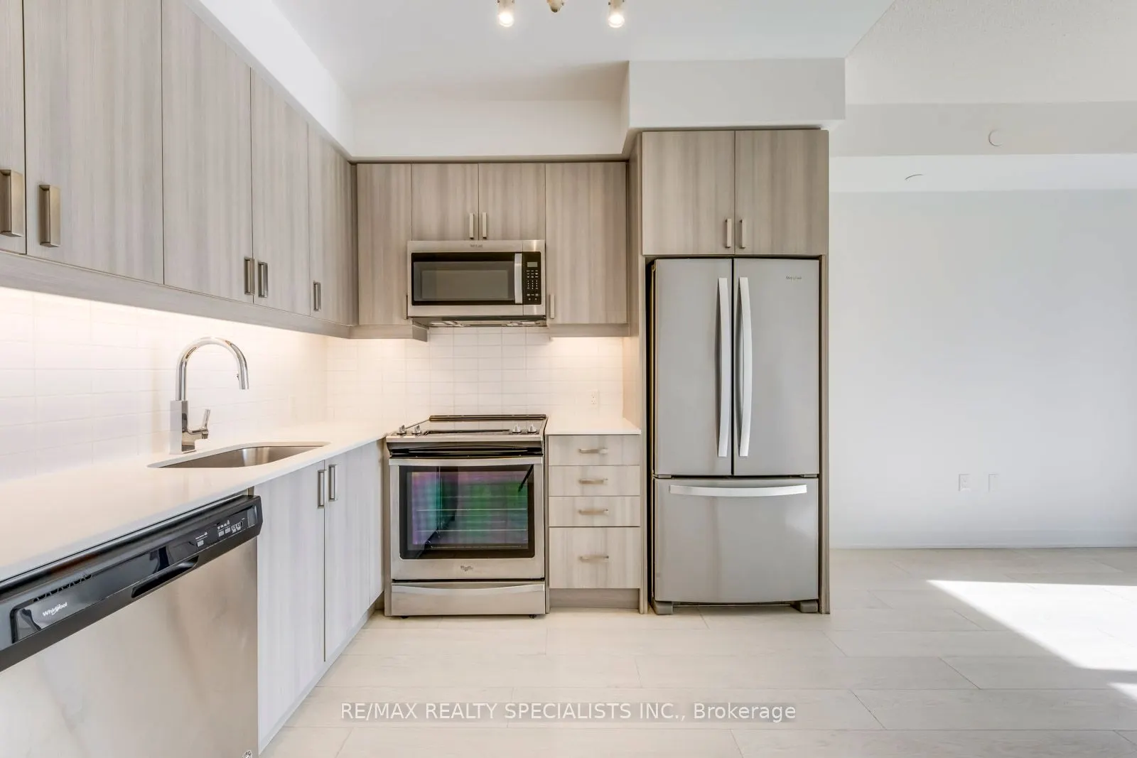 8 Nahani Way, #2419