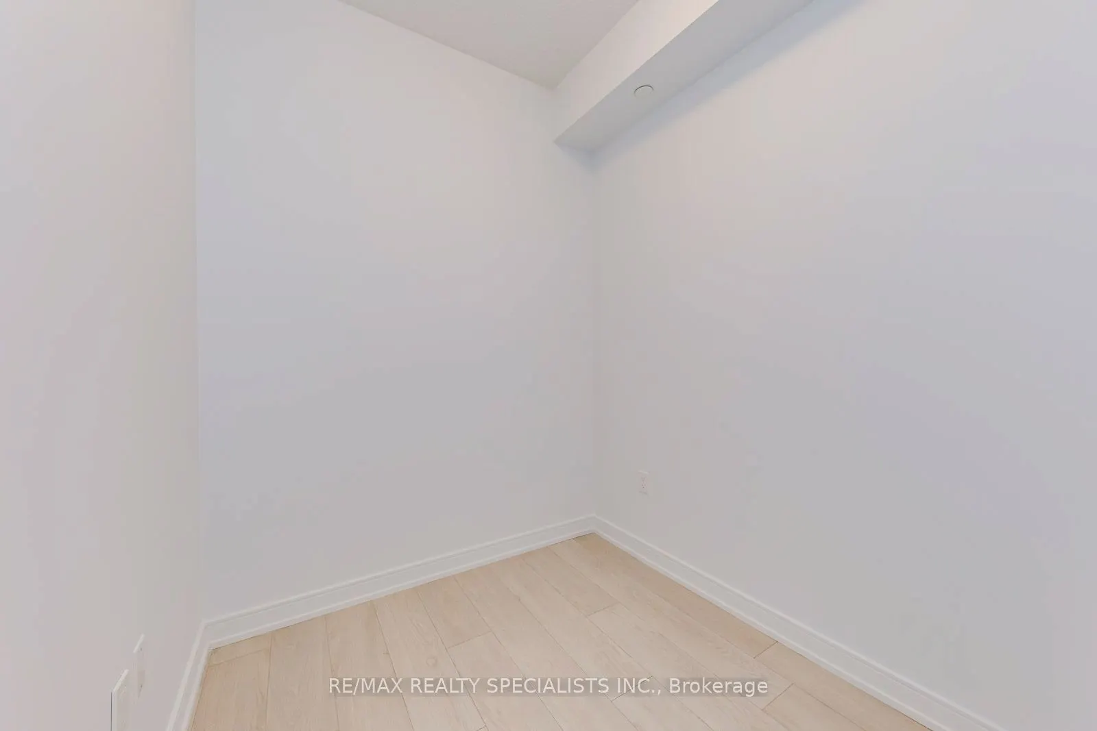 8 Nahani Way, #2419