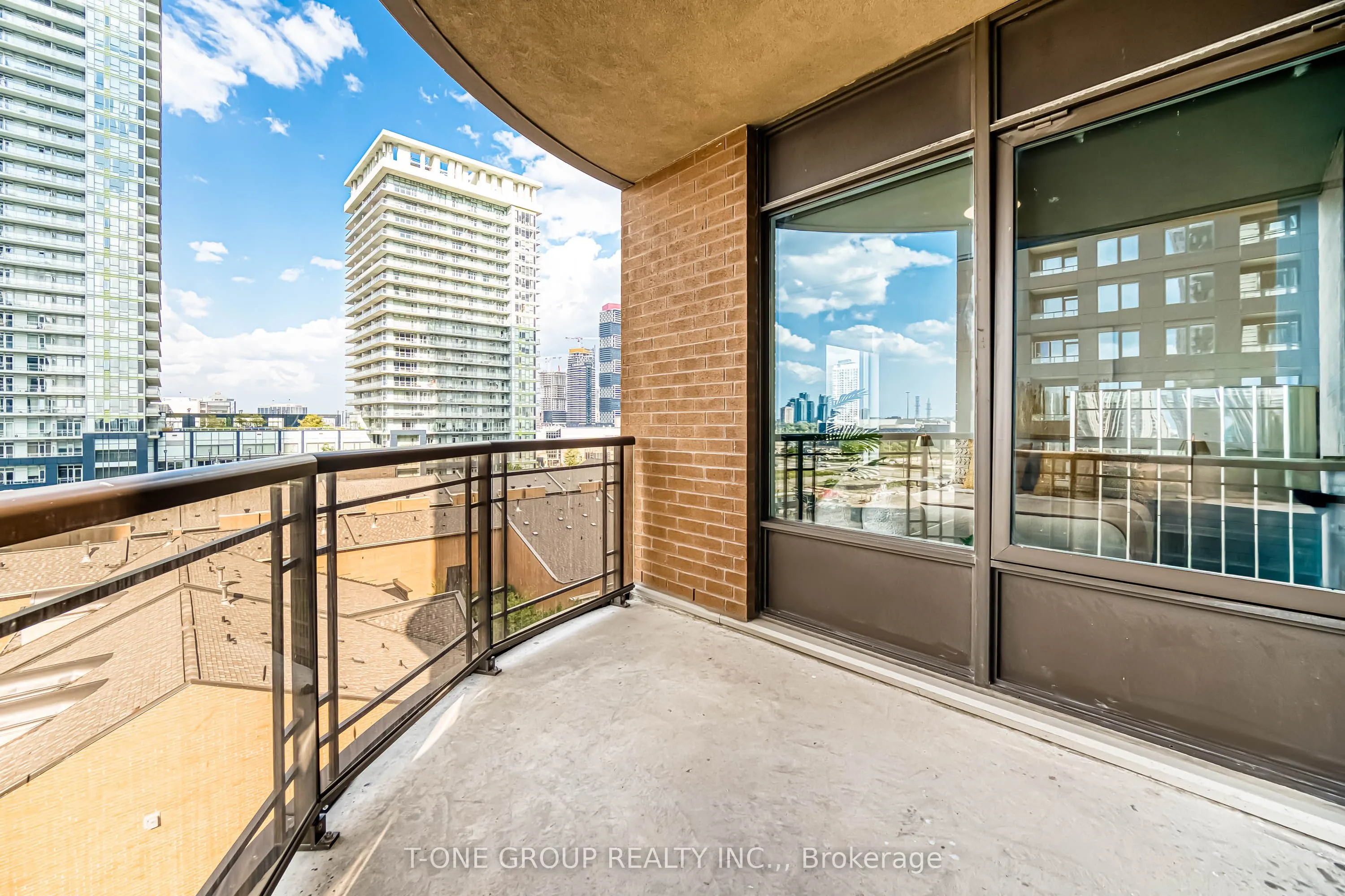 385 Prince Of Wales Drive, #702