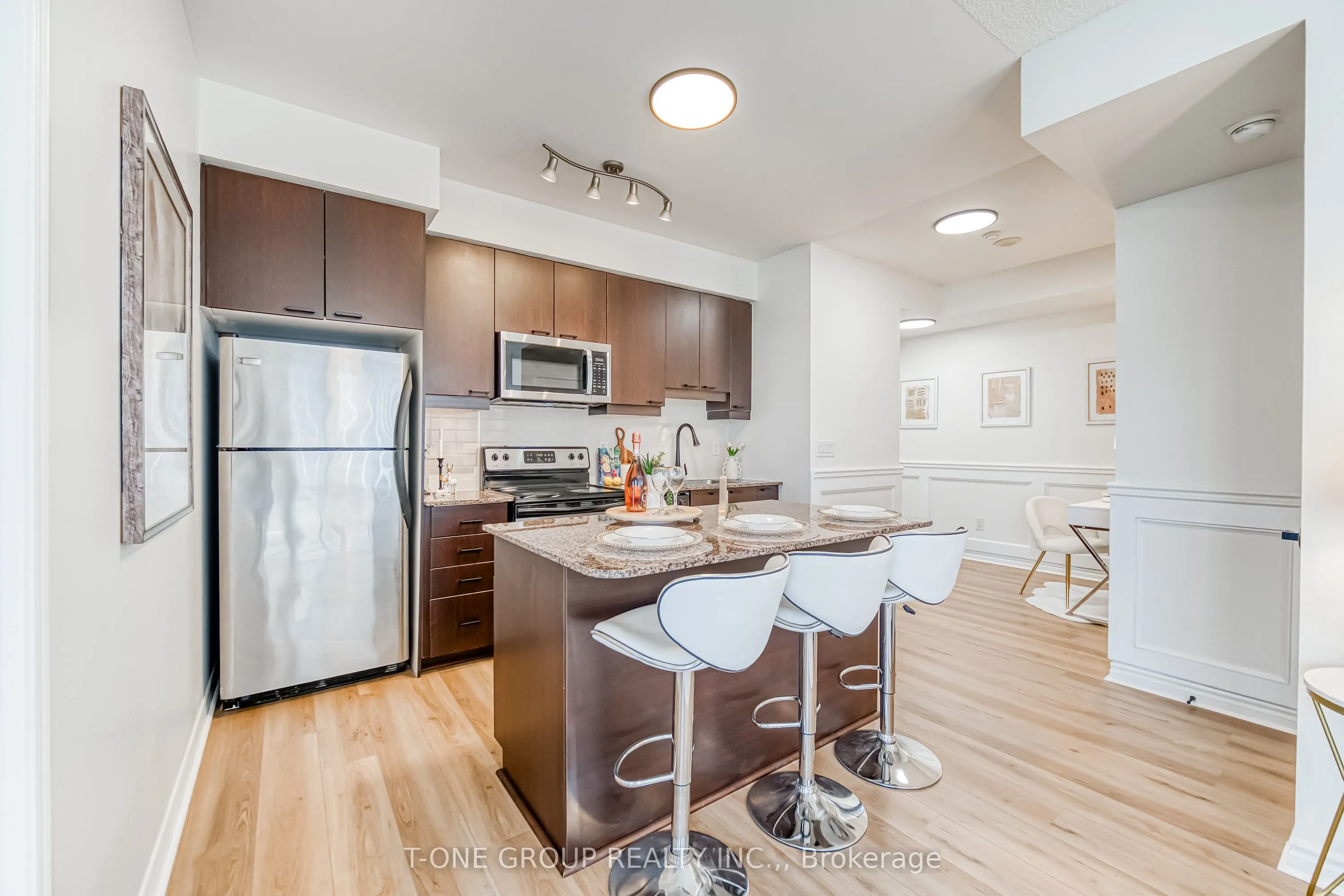 385 Prince Of Wales Drive, #702