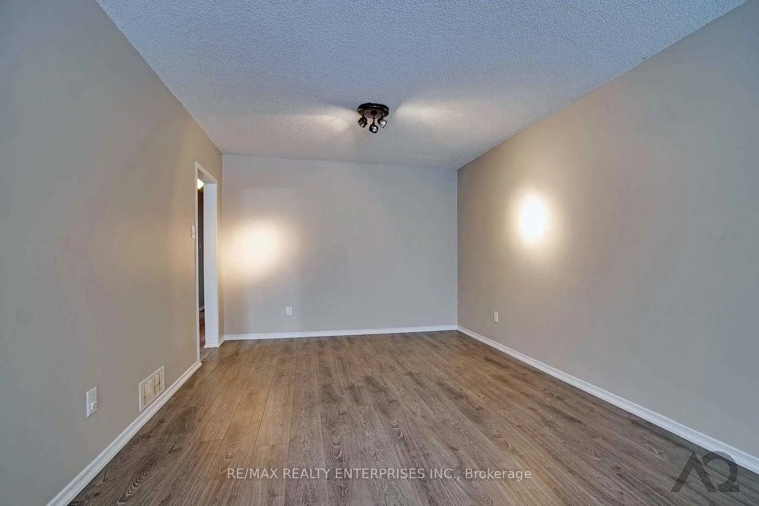 10 Doncaster Drive, #Upper L