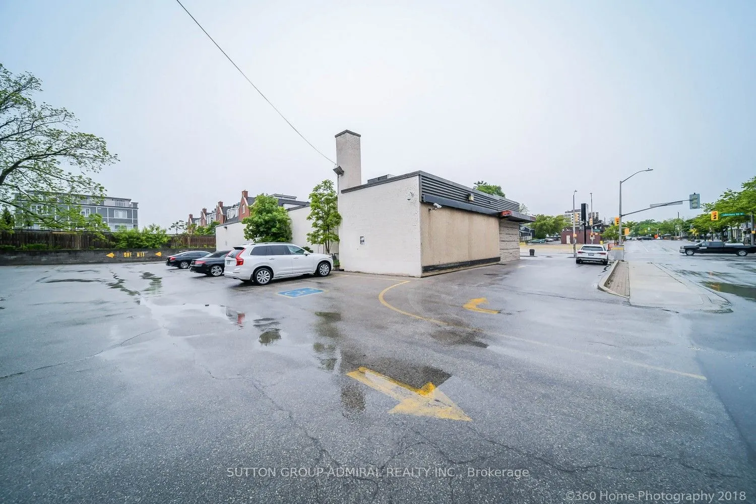 104 Lakeshore Road W