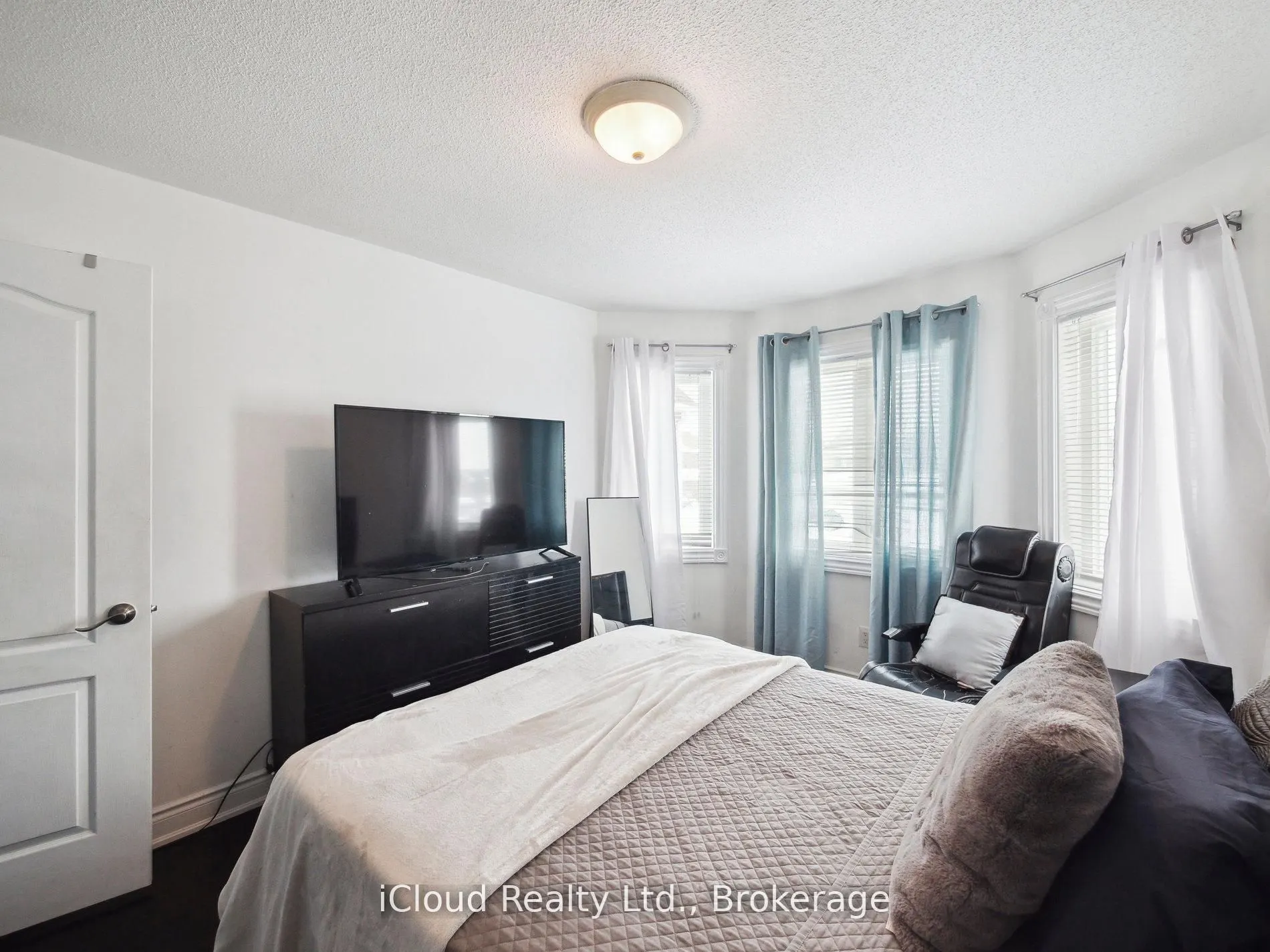 424 Jay Crescent