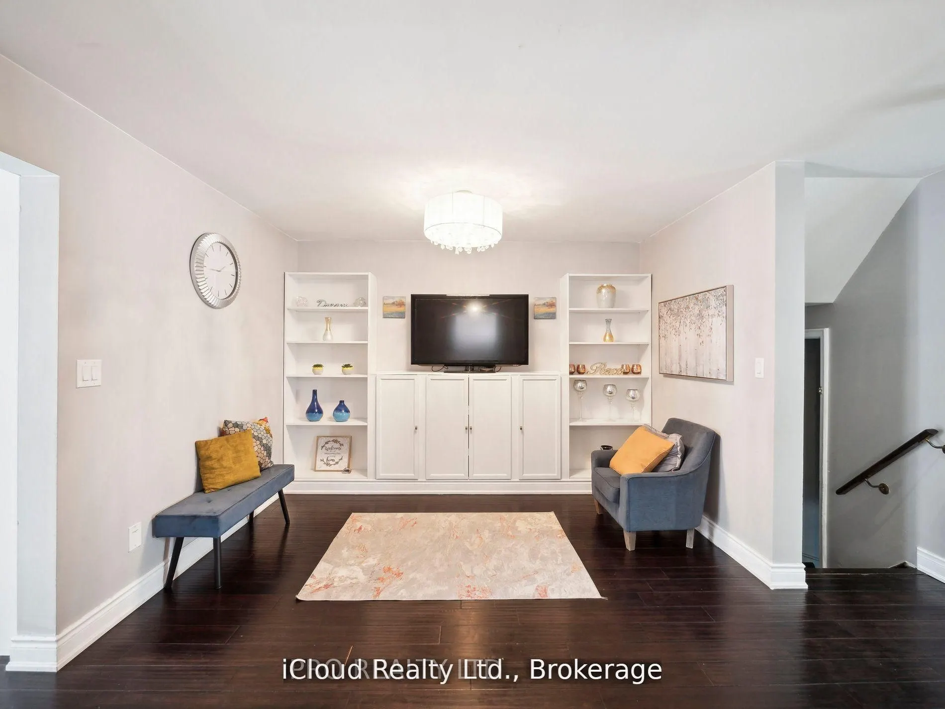 424 Jay Crescent
