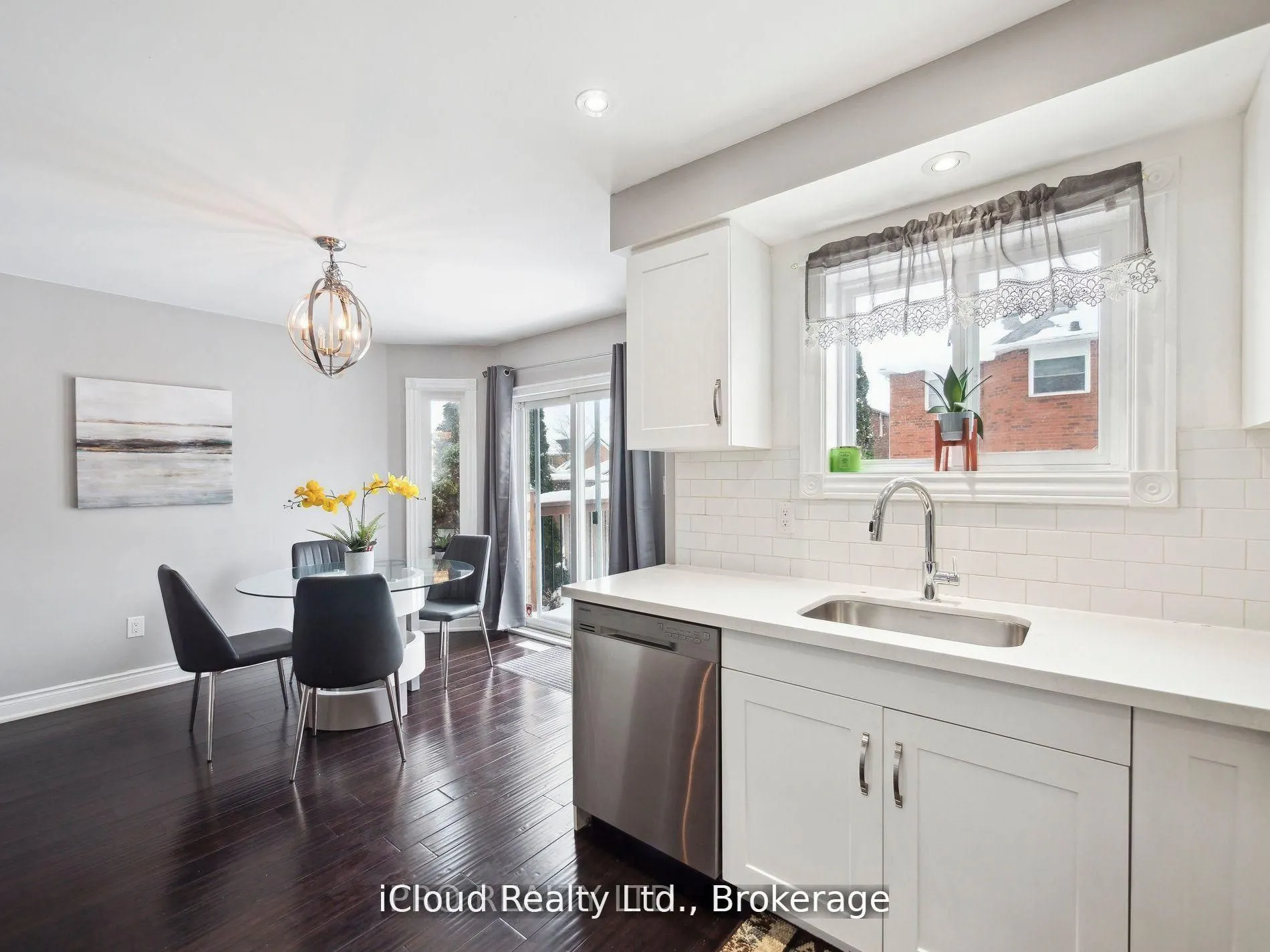 424 Jay Crescent