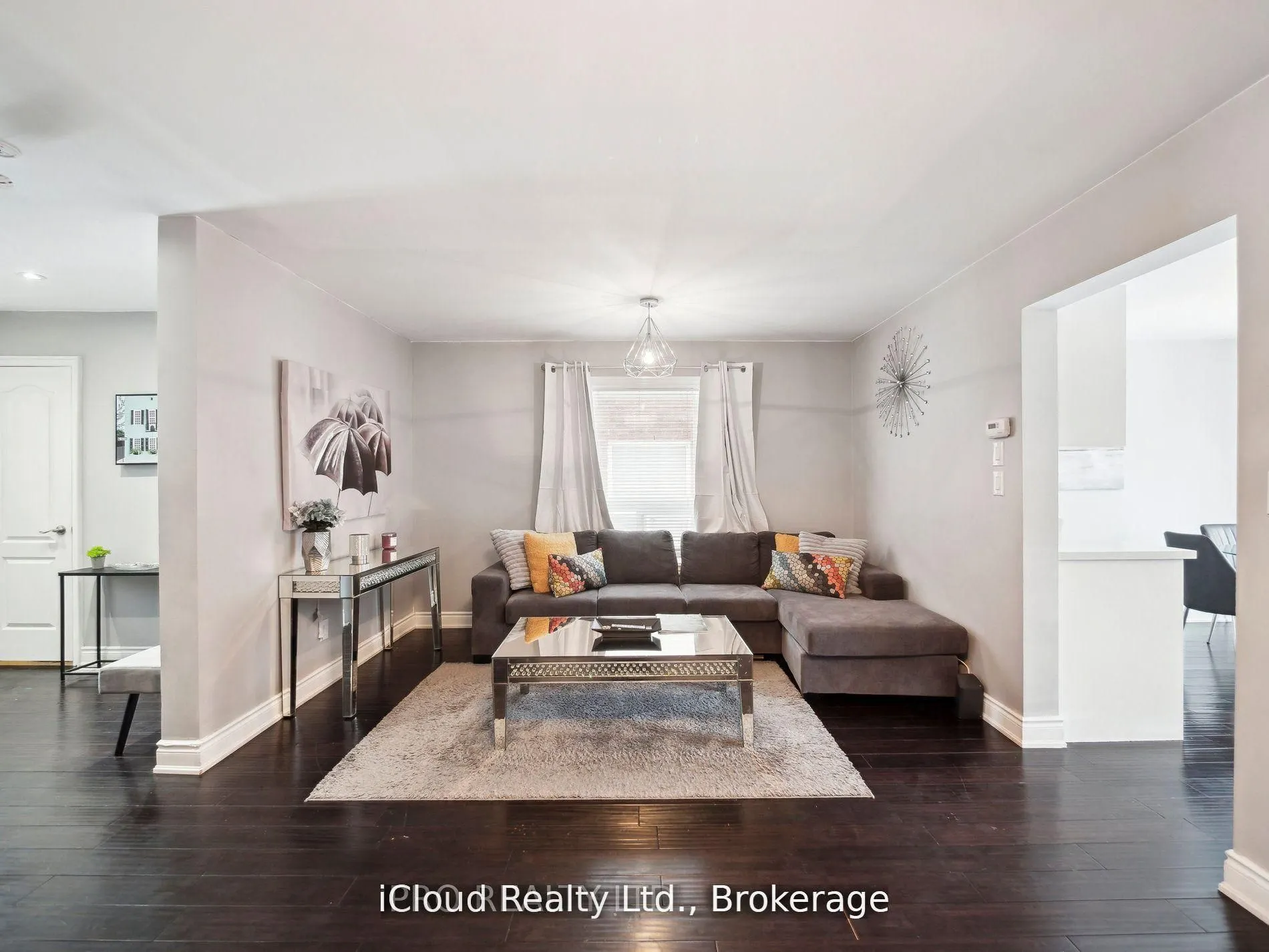 424 Jay Crescent