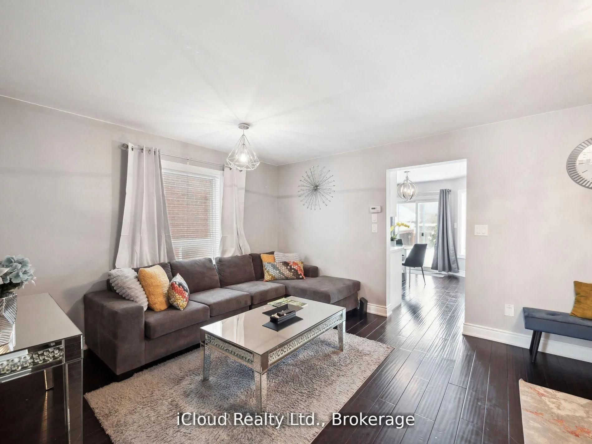 424 Jay Crescent