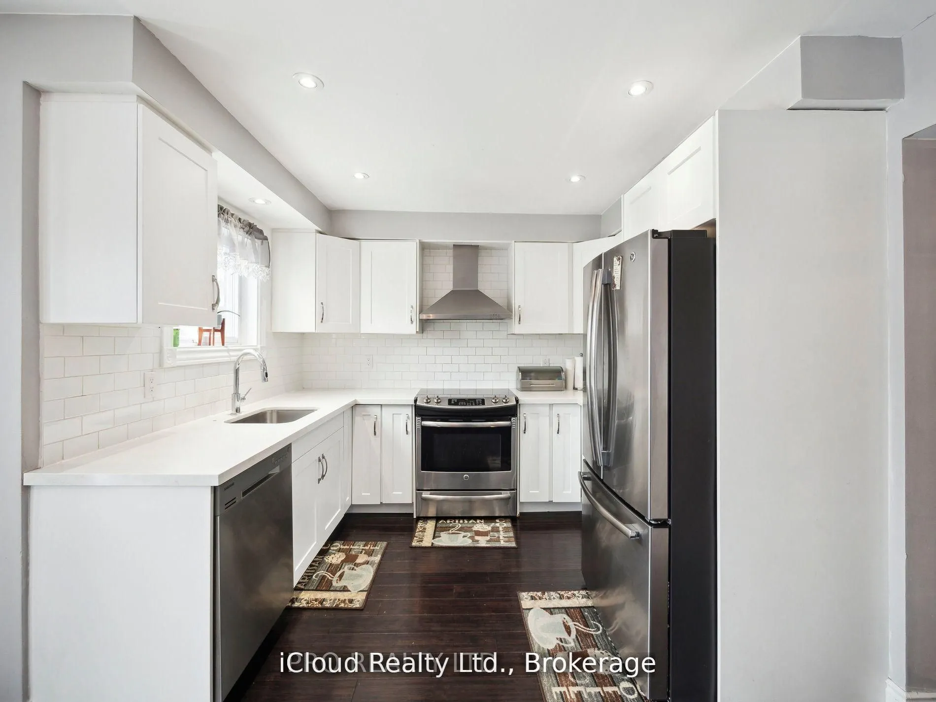 424 Jay Crescent