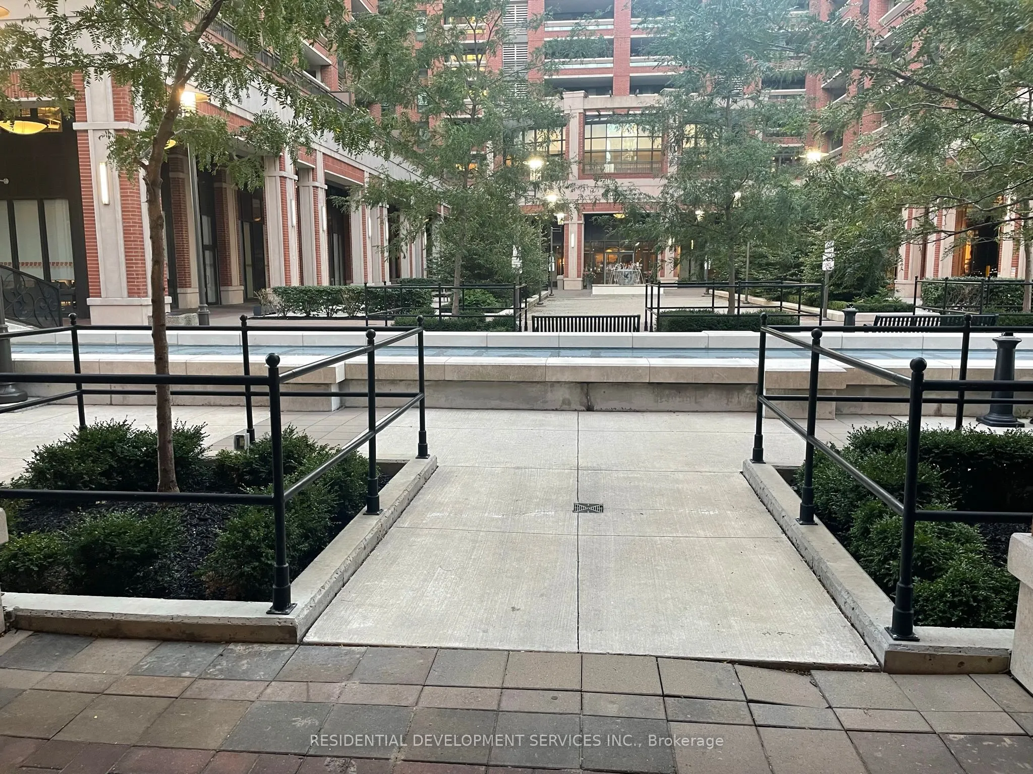 800 Lawrence Avenue W, #1618
