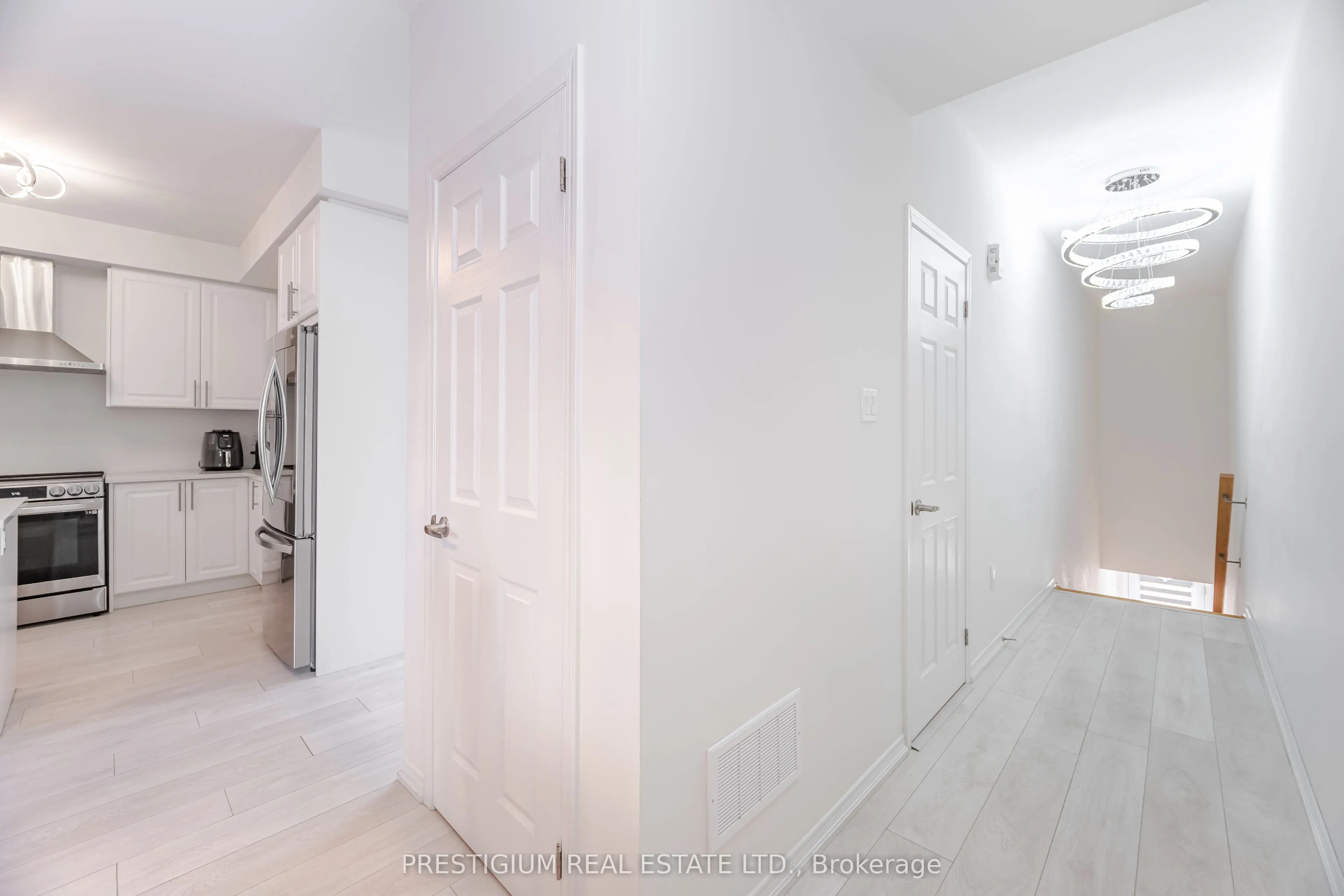22 HUMBERWOOD Boulevard, #3