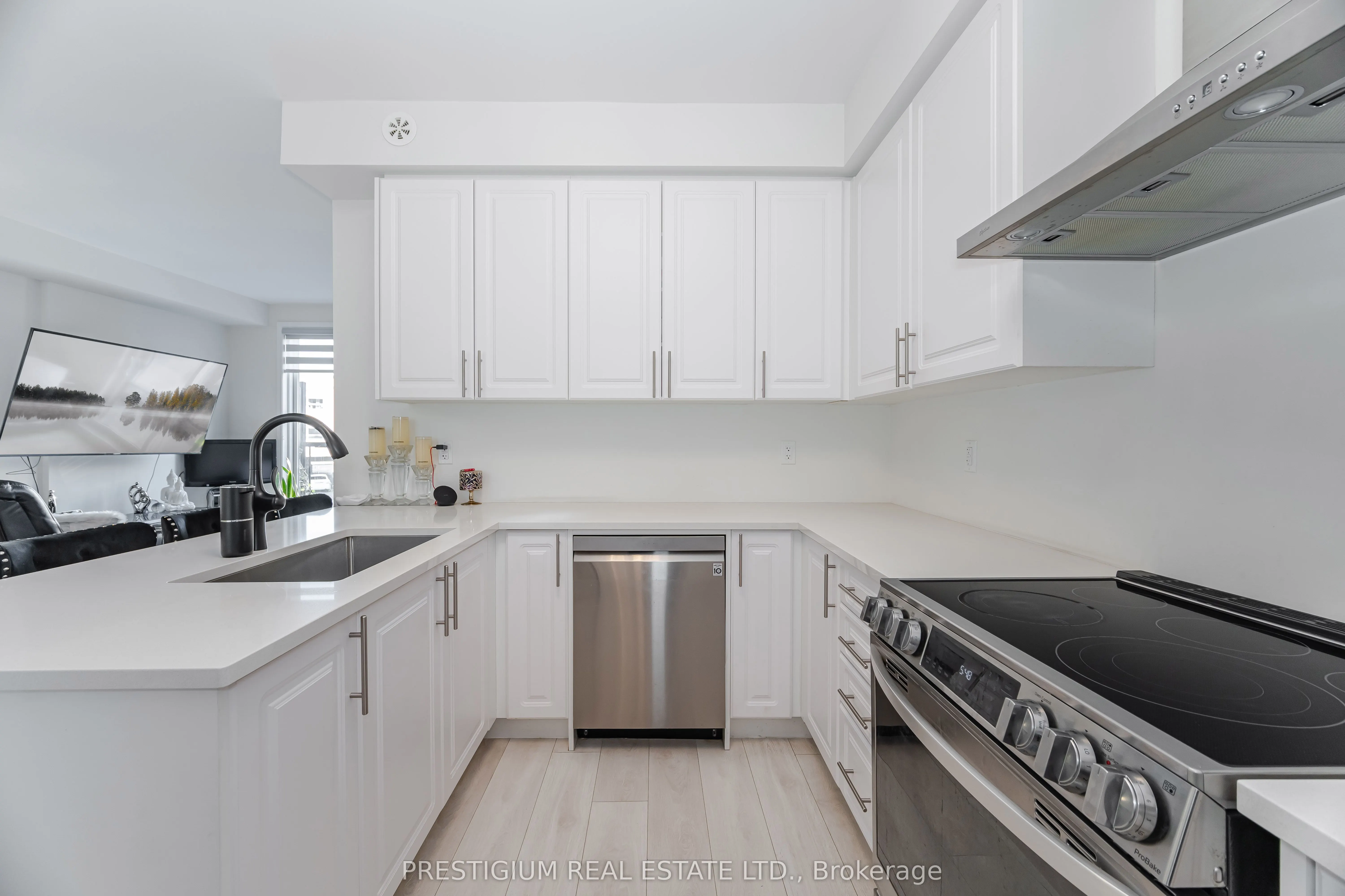 22 HUMBERWOOD Boulevard, #3
