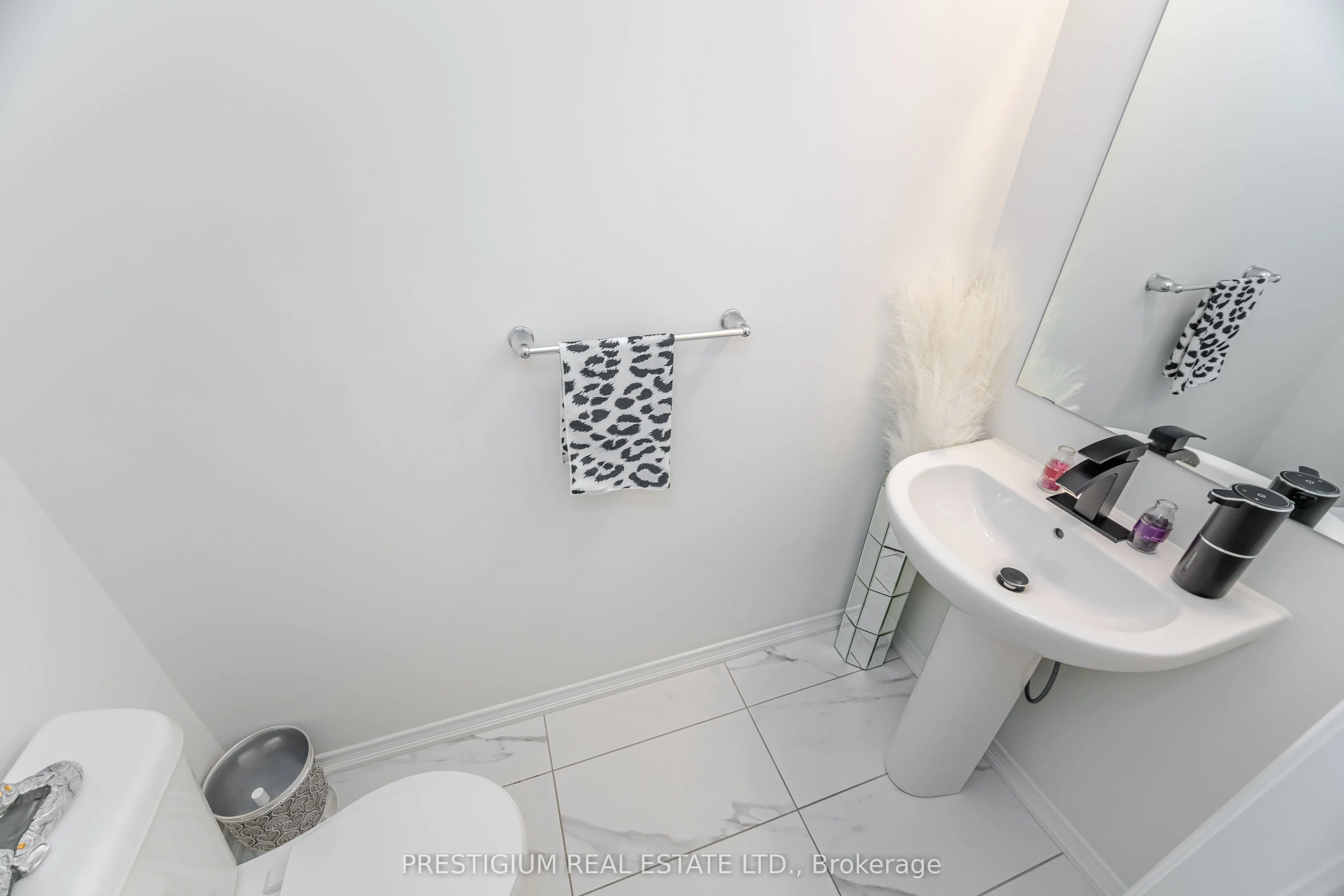 22 HUMBERWOOD Boulevard, #3
