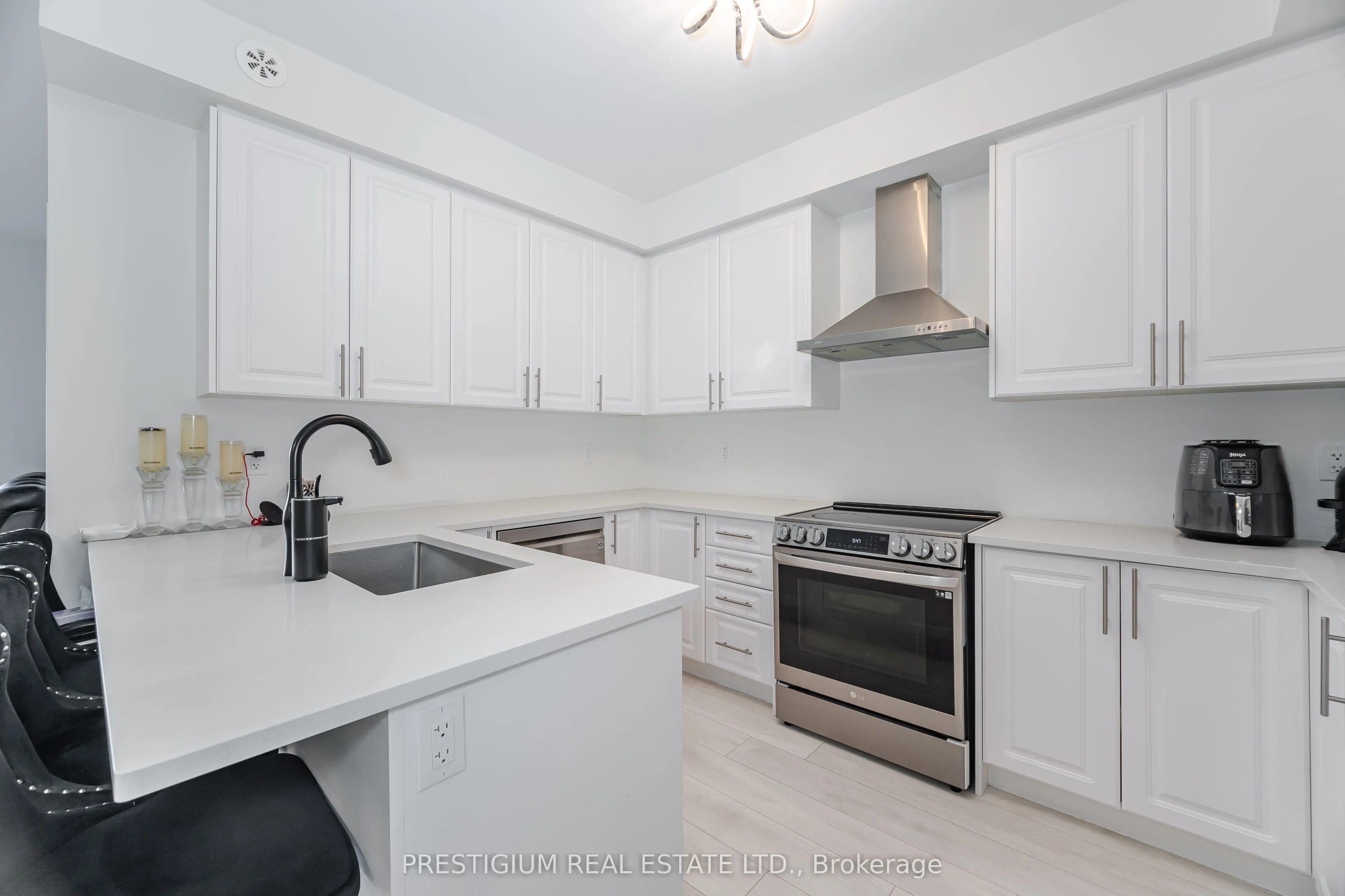 22 HUMBERWOOD Boulevard, #3