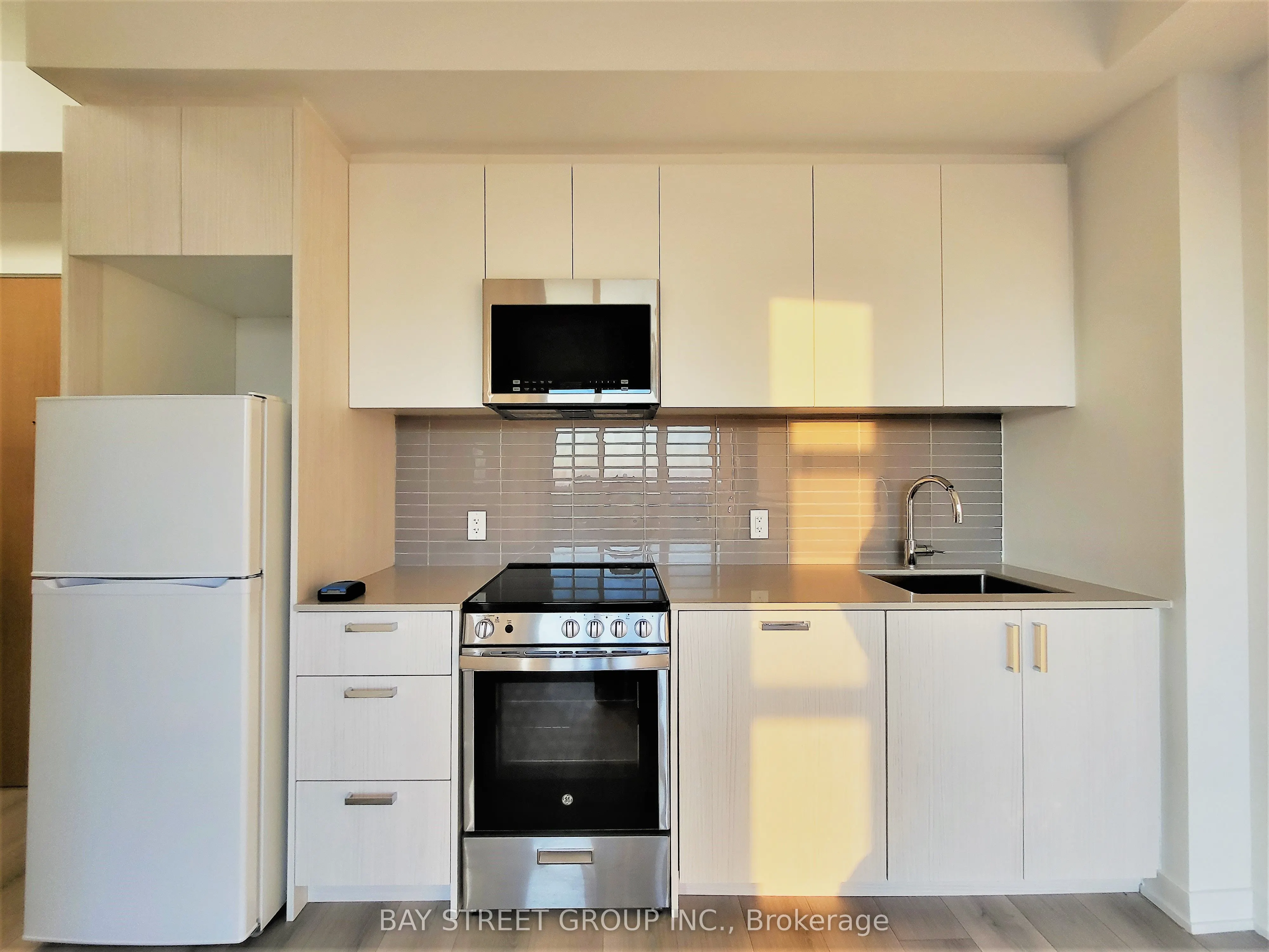 1787 St Clair Avenue W, #807