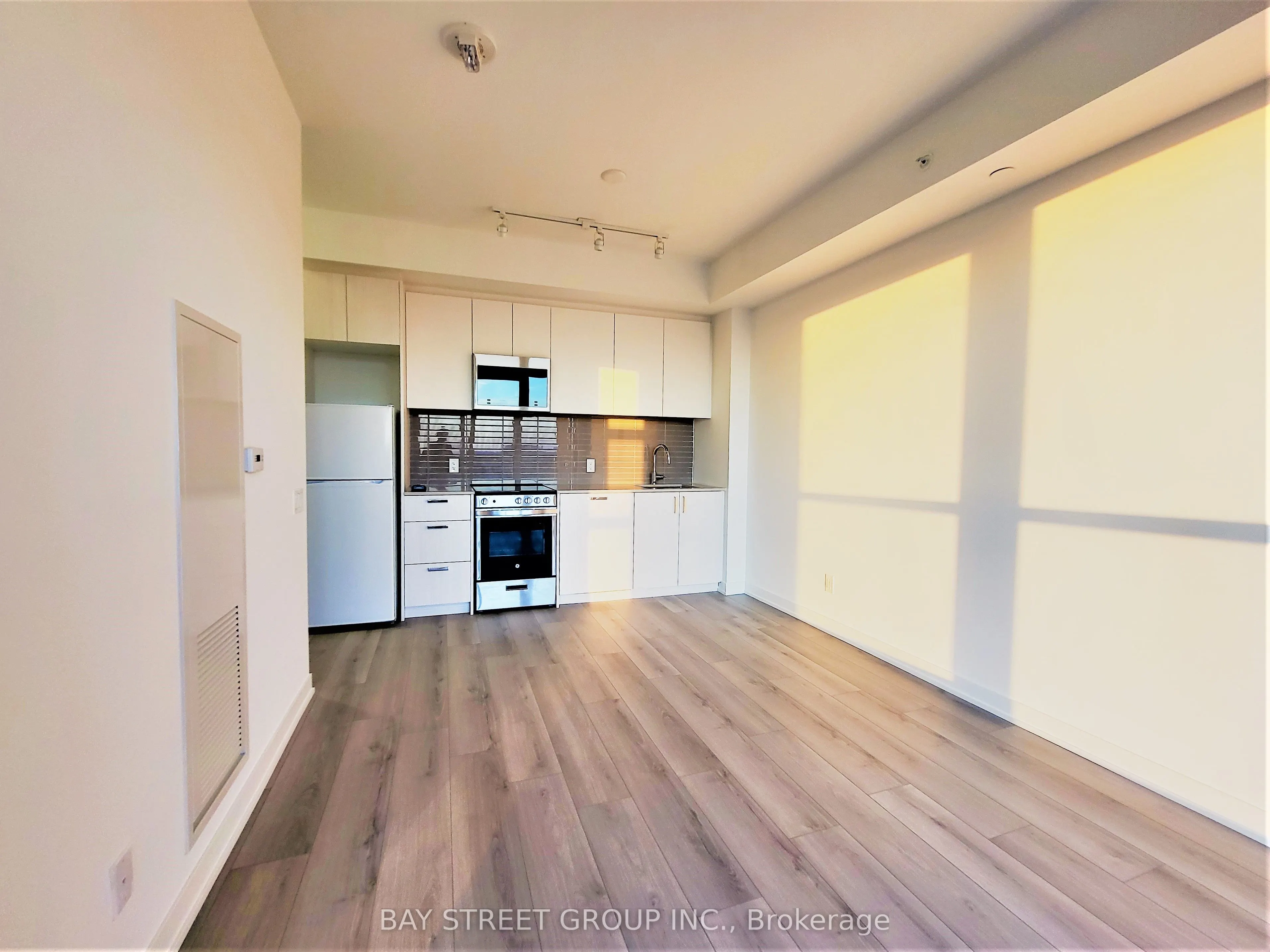 1787 St Clair Avenue W, #807