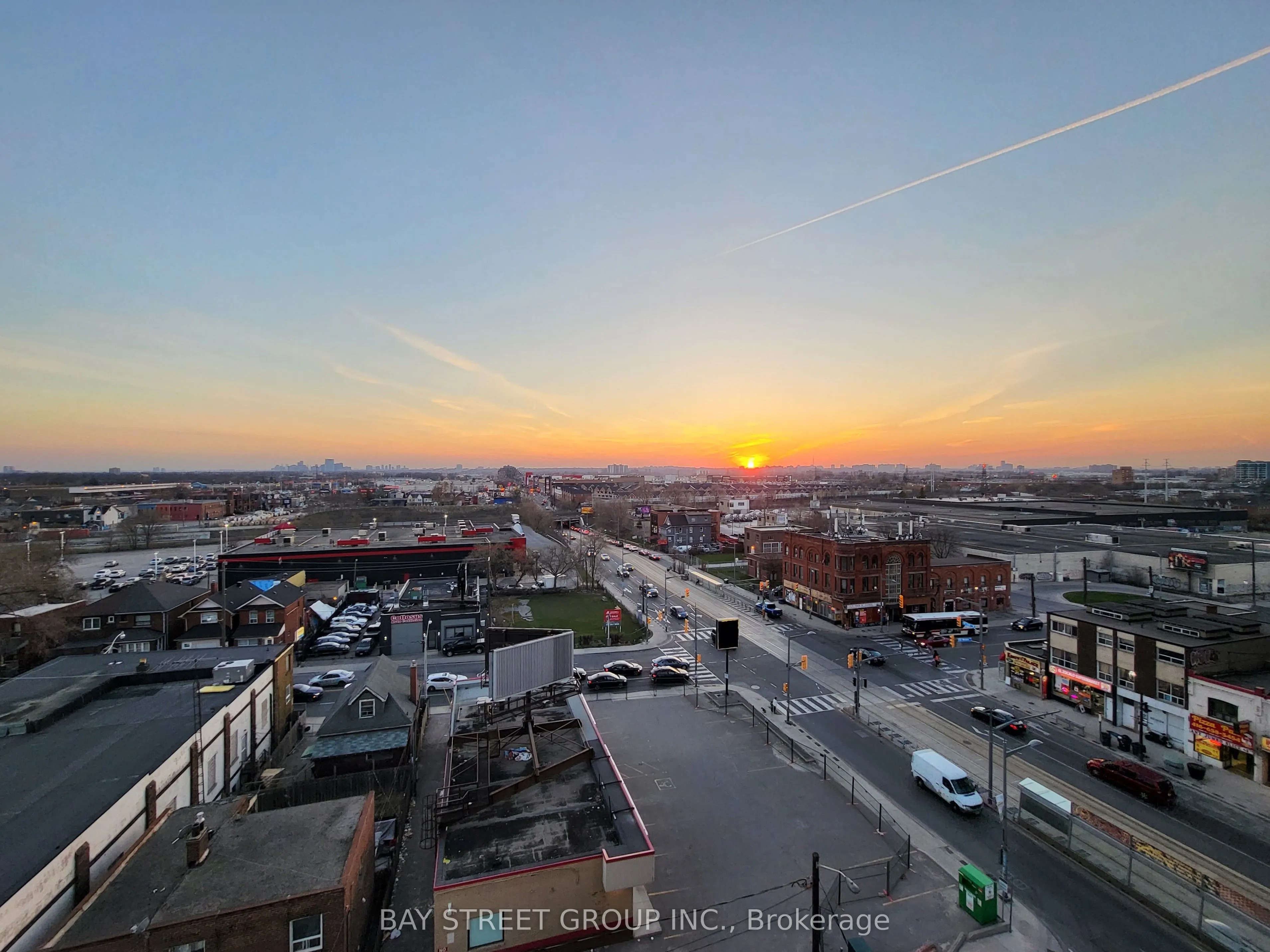 1787 St Clair Avenue W, #807