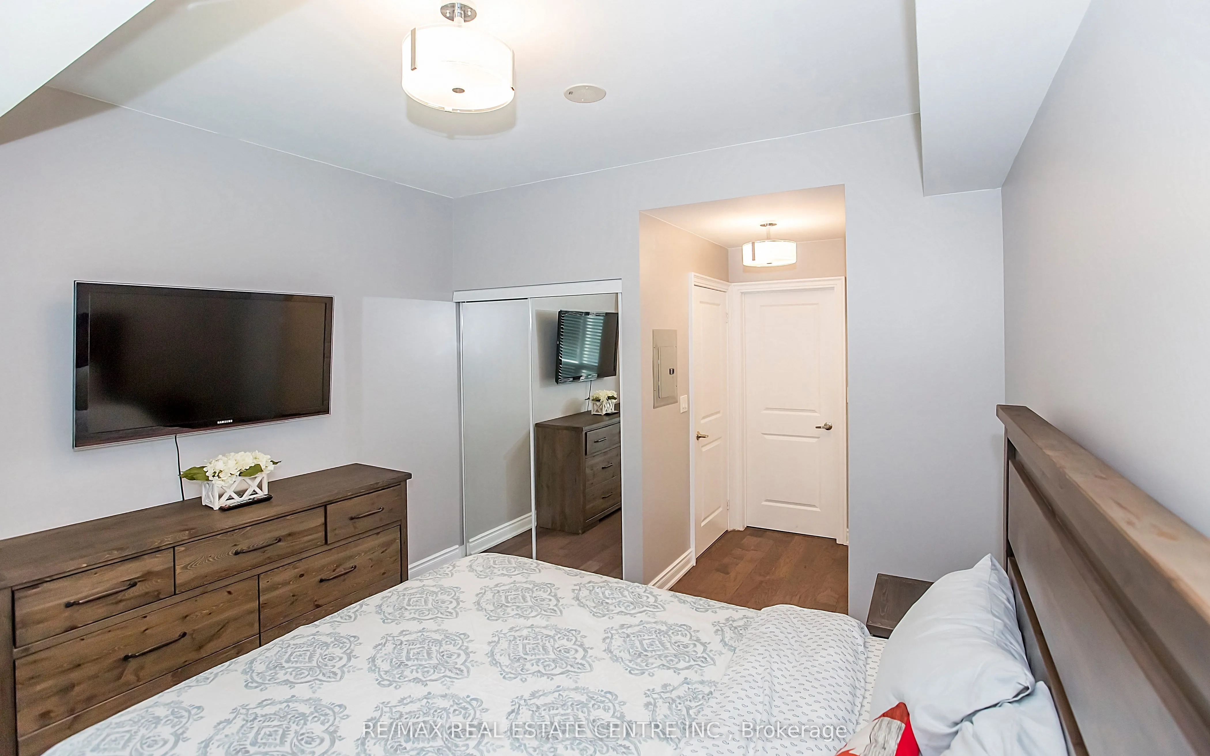 80 Absolute Avenue, #1209