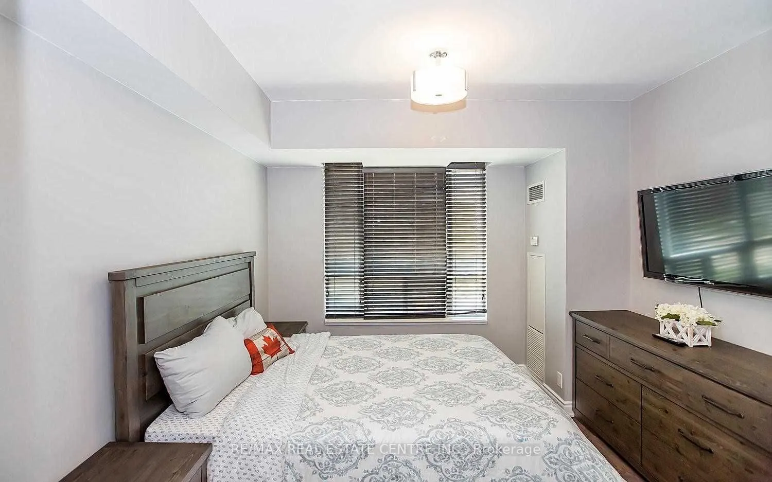 80 Absolute Avenue, #1209