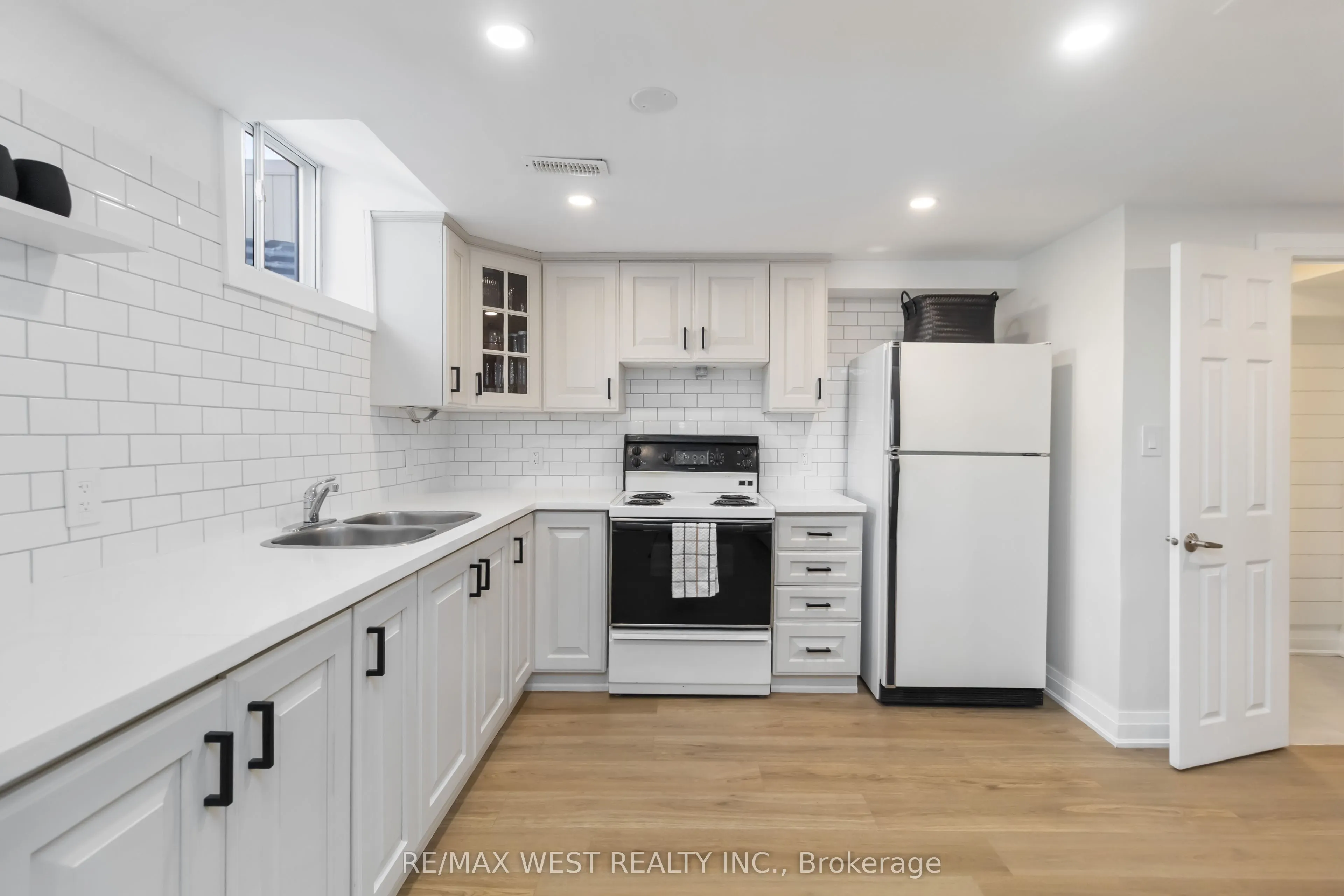 440 BLUESKY Crescent