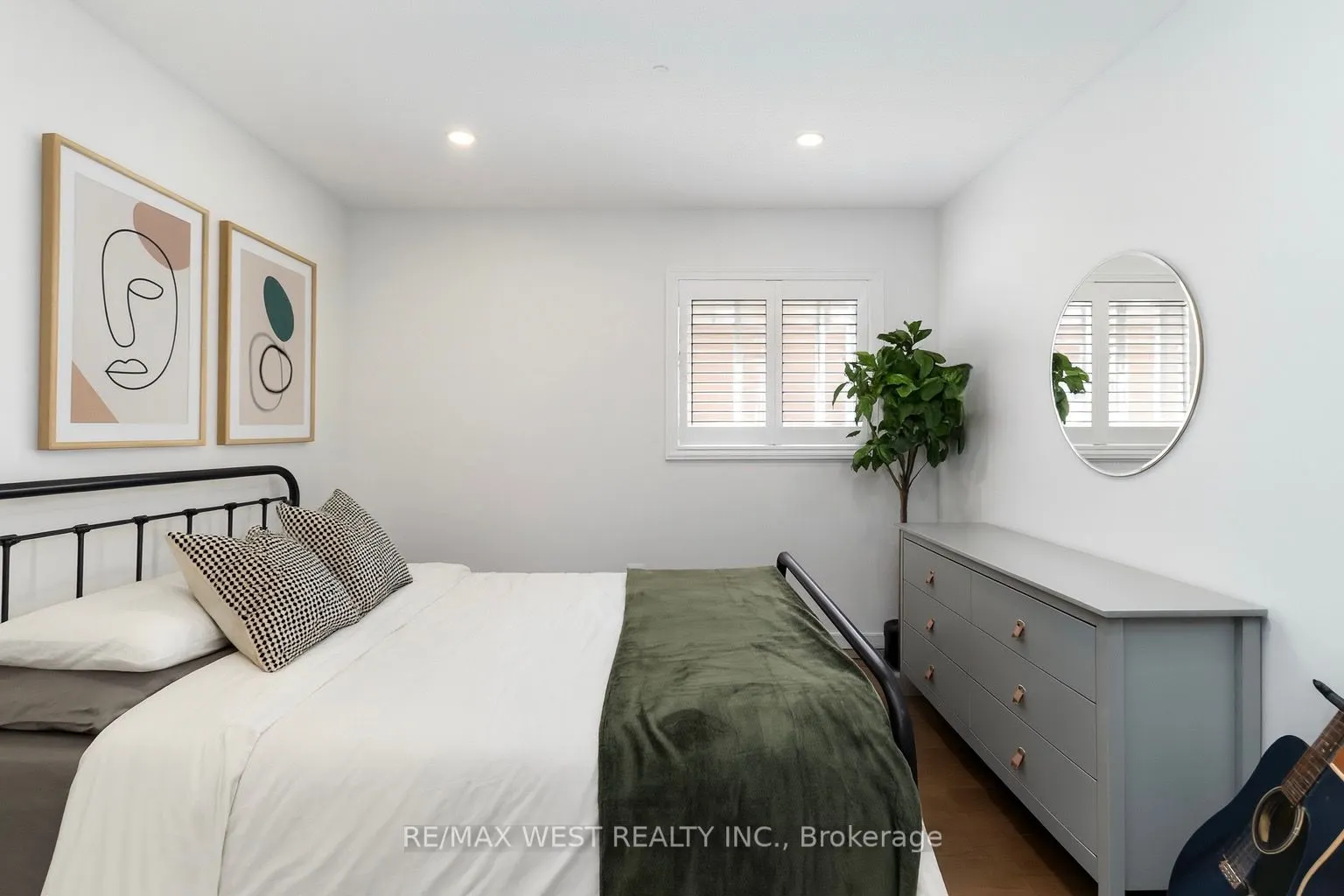 440 BLUESKY Crescent