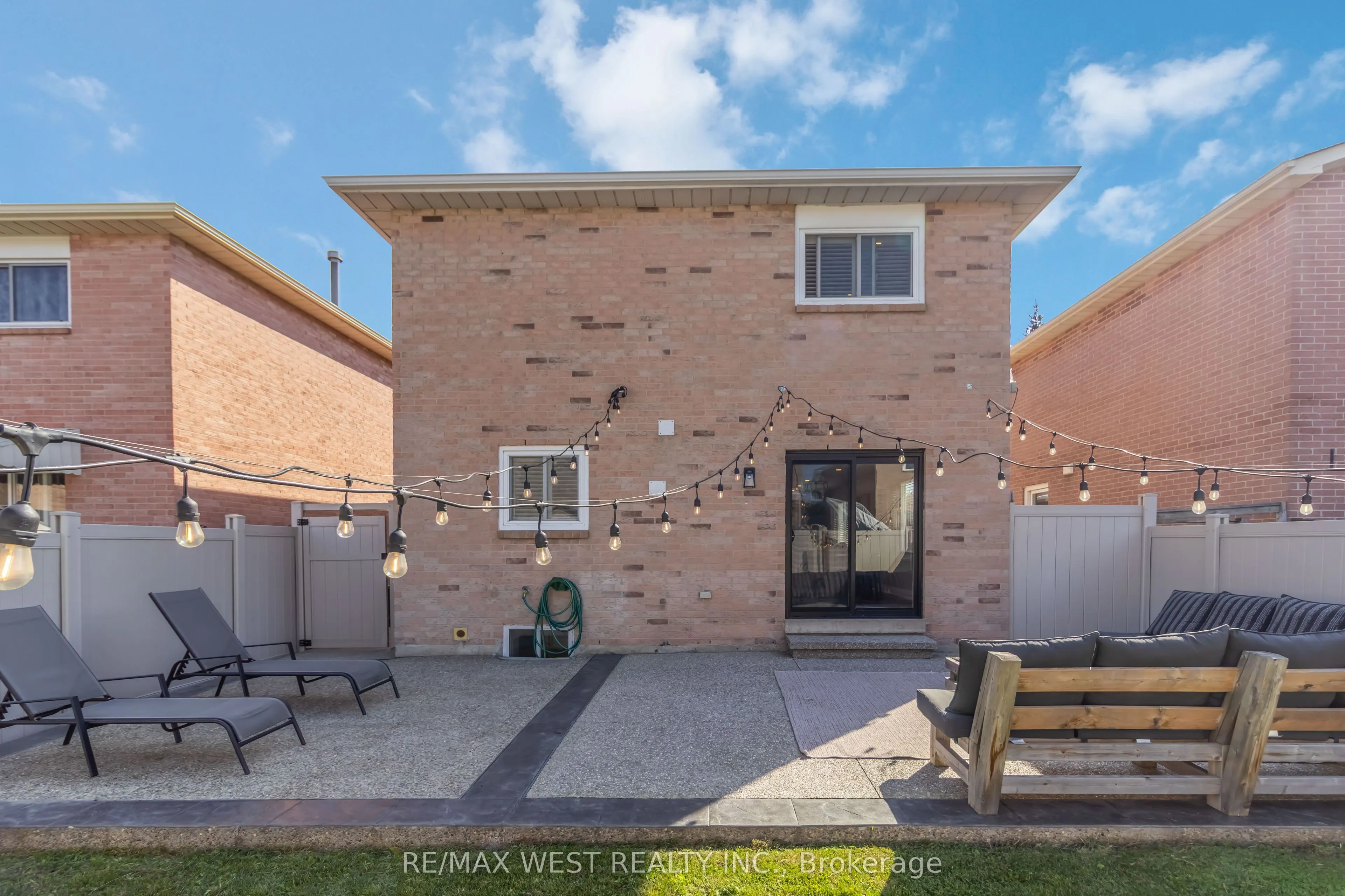440 BLUESKY Crescent
