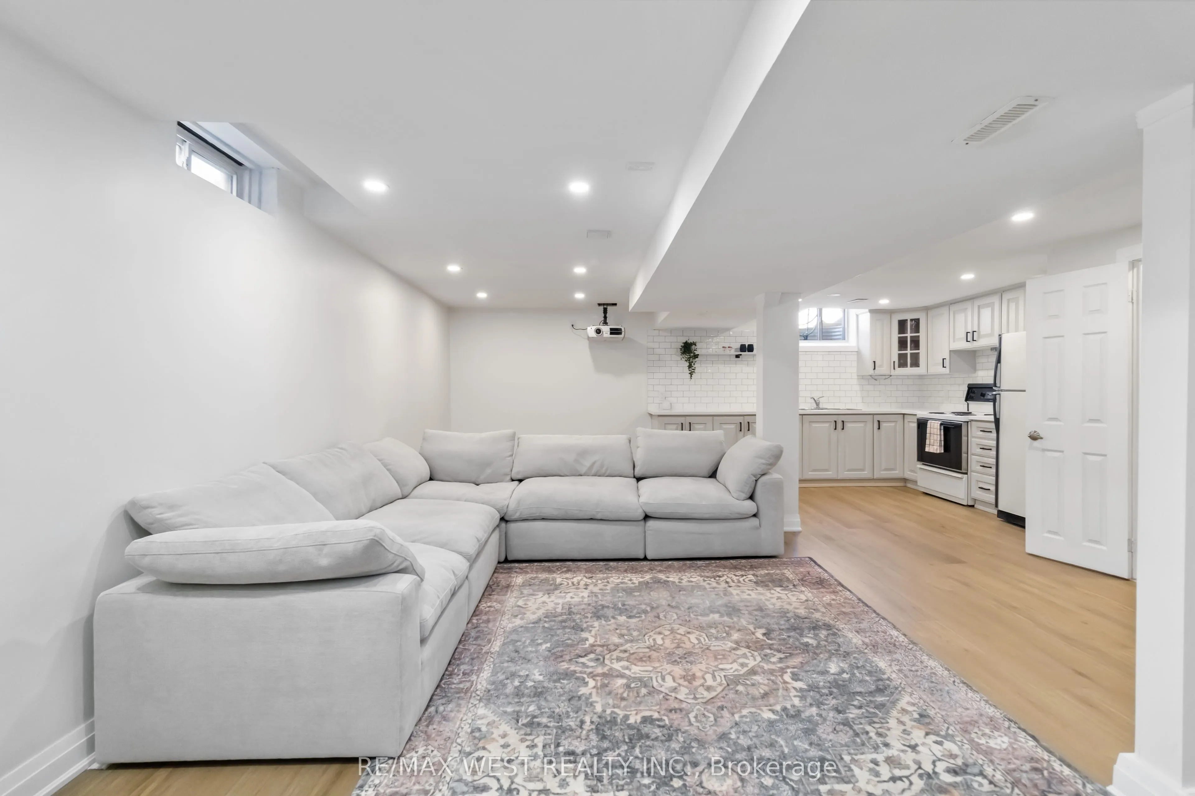 440 BLUESKY Crescent