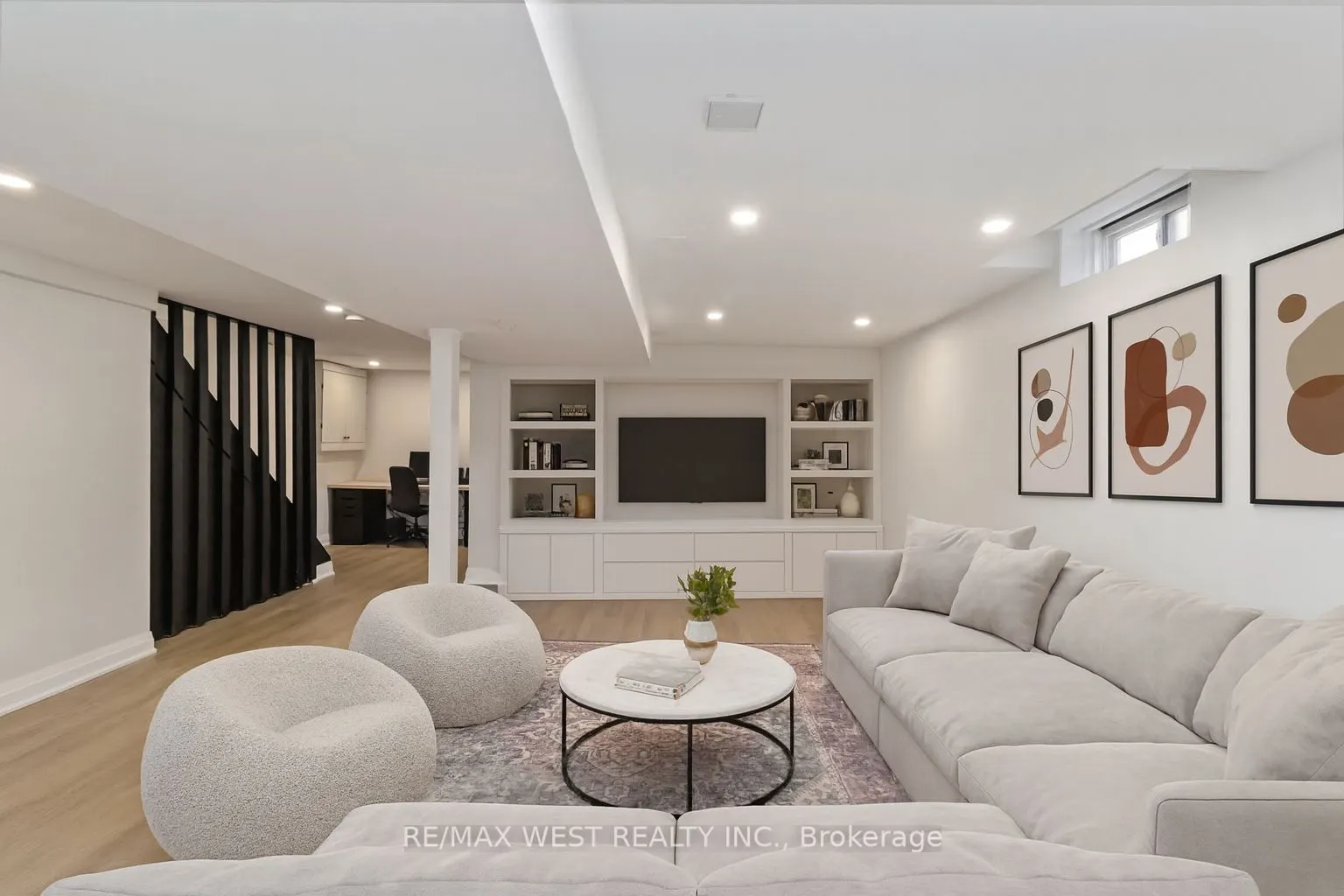 440 BLUESKY Crescent