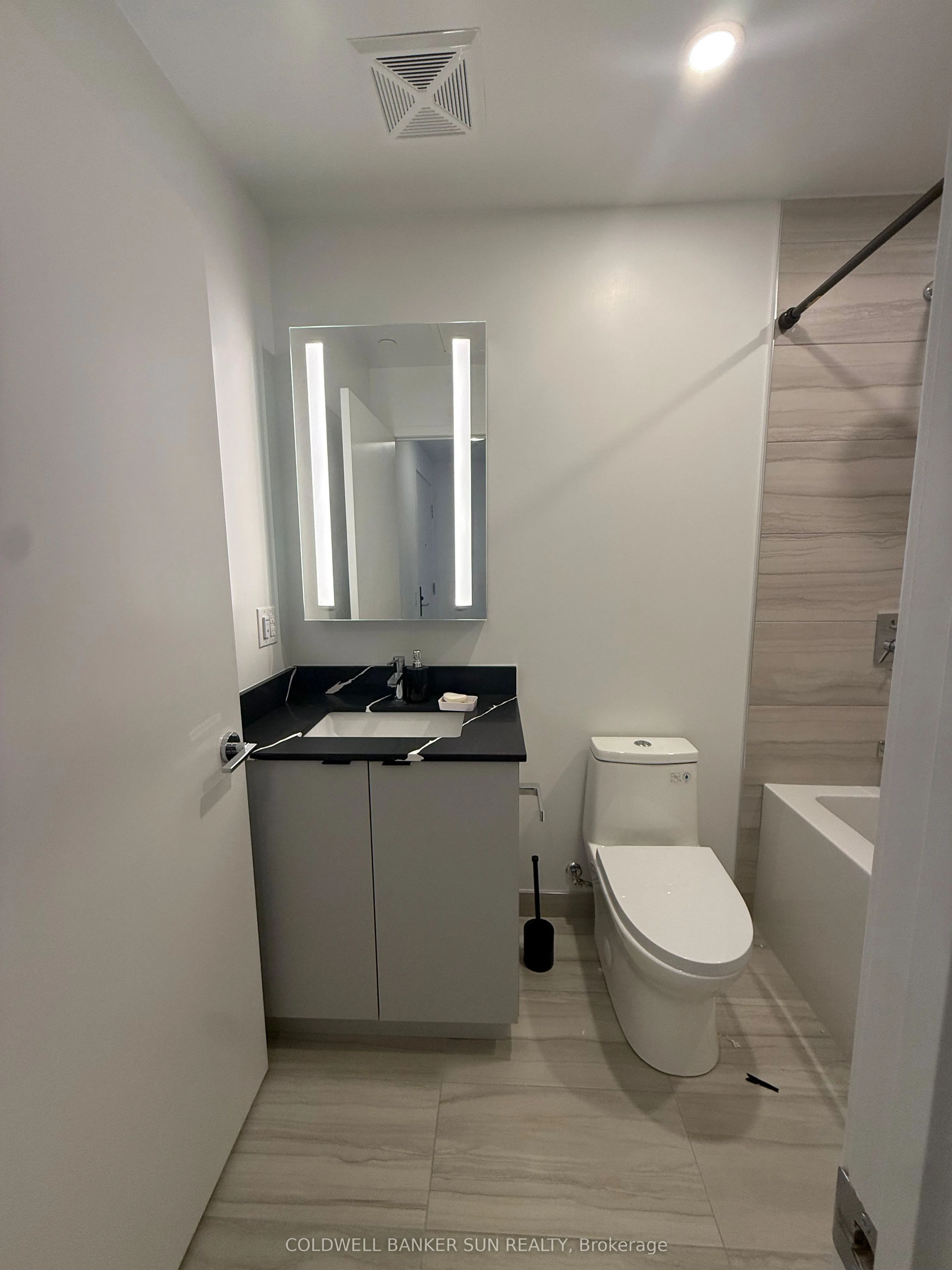 285 Dufferin Street, #302