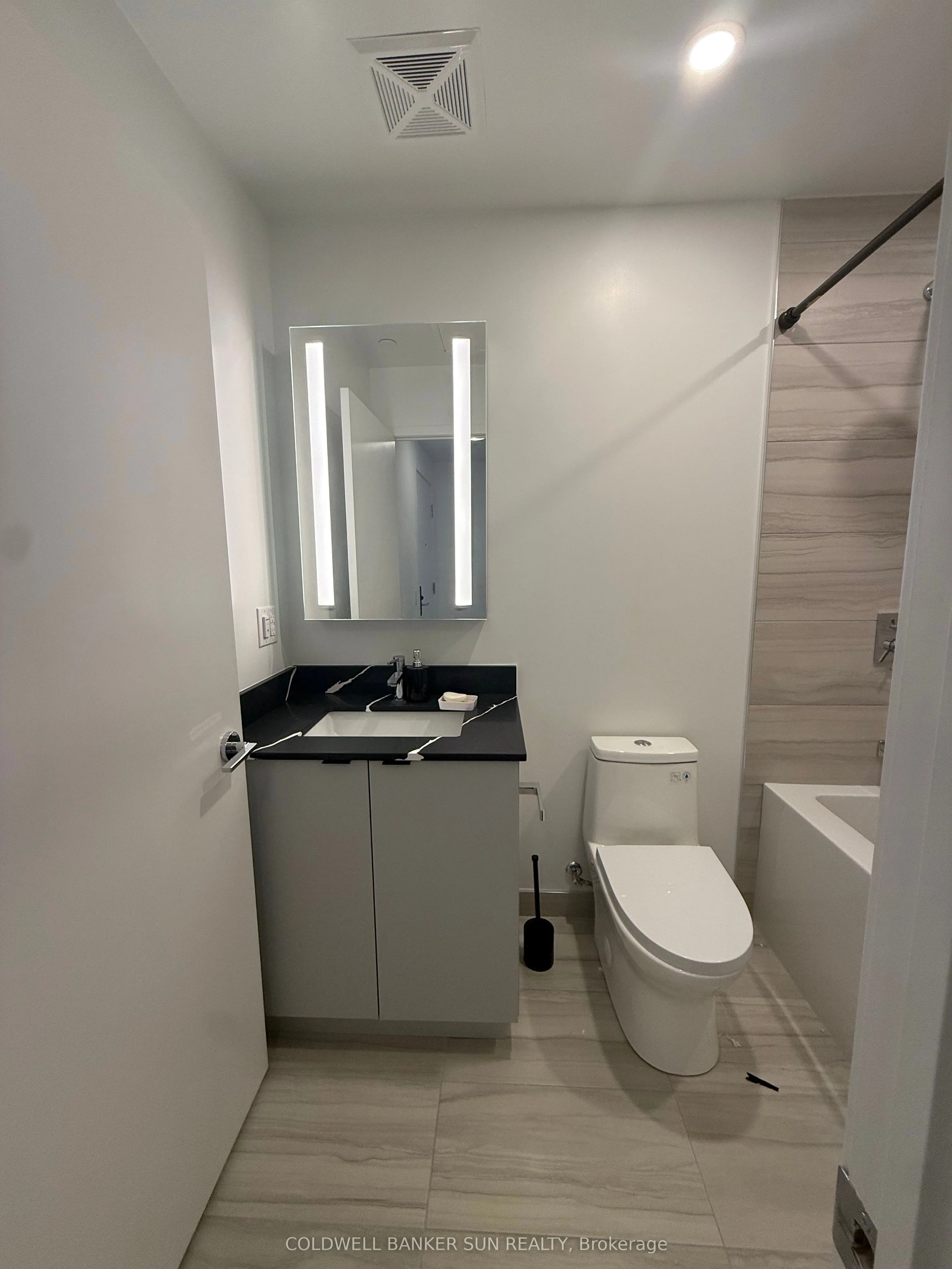 285 Dufferin Street, #302