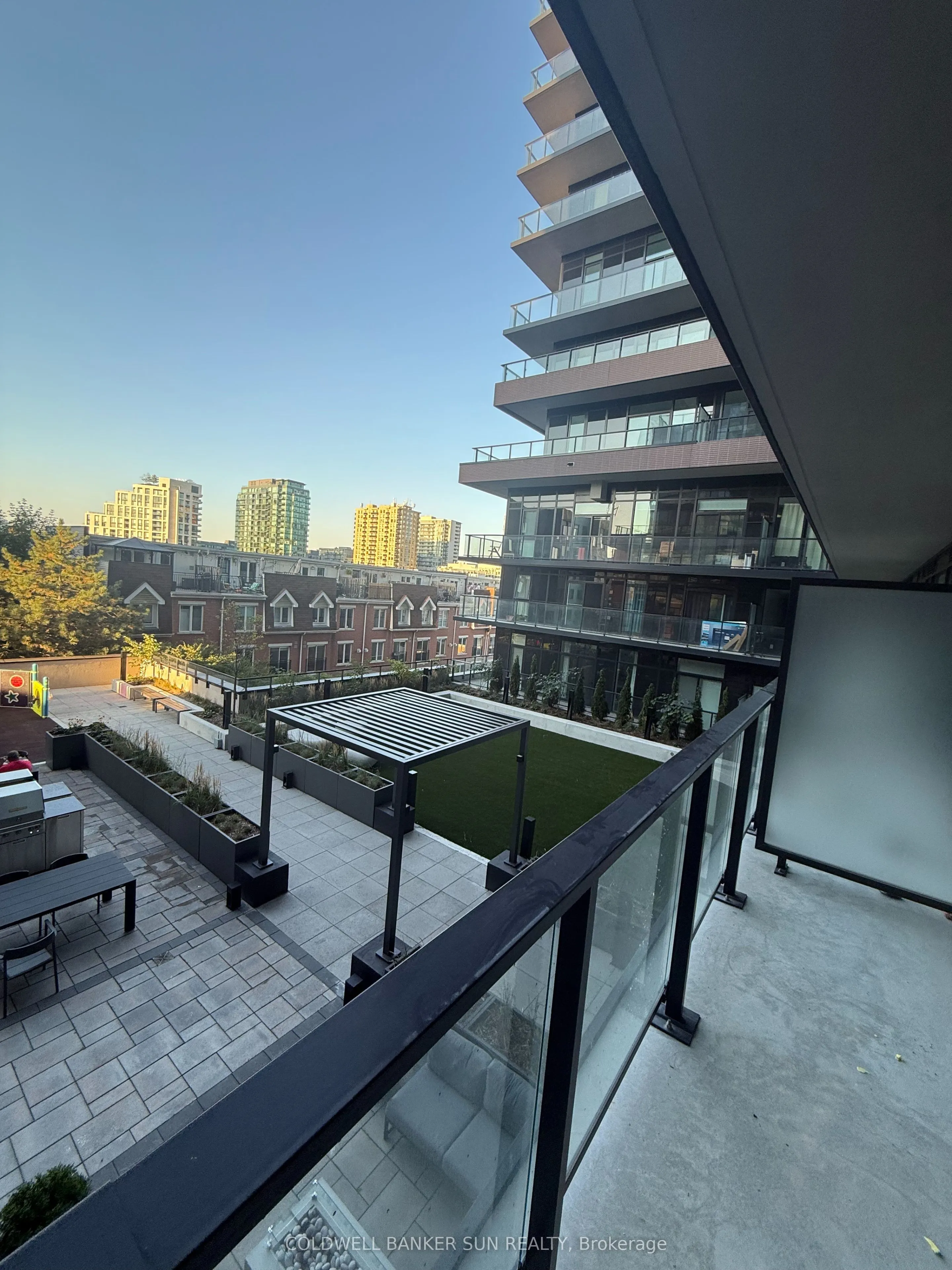 285 Dufferin Street, #302