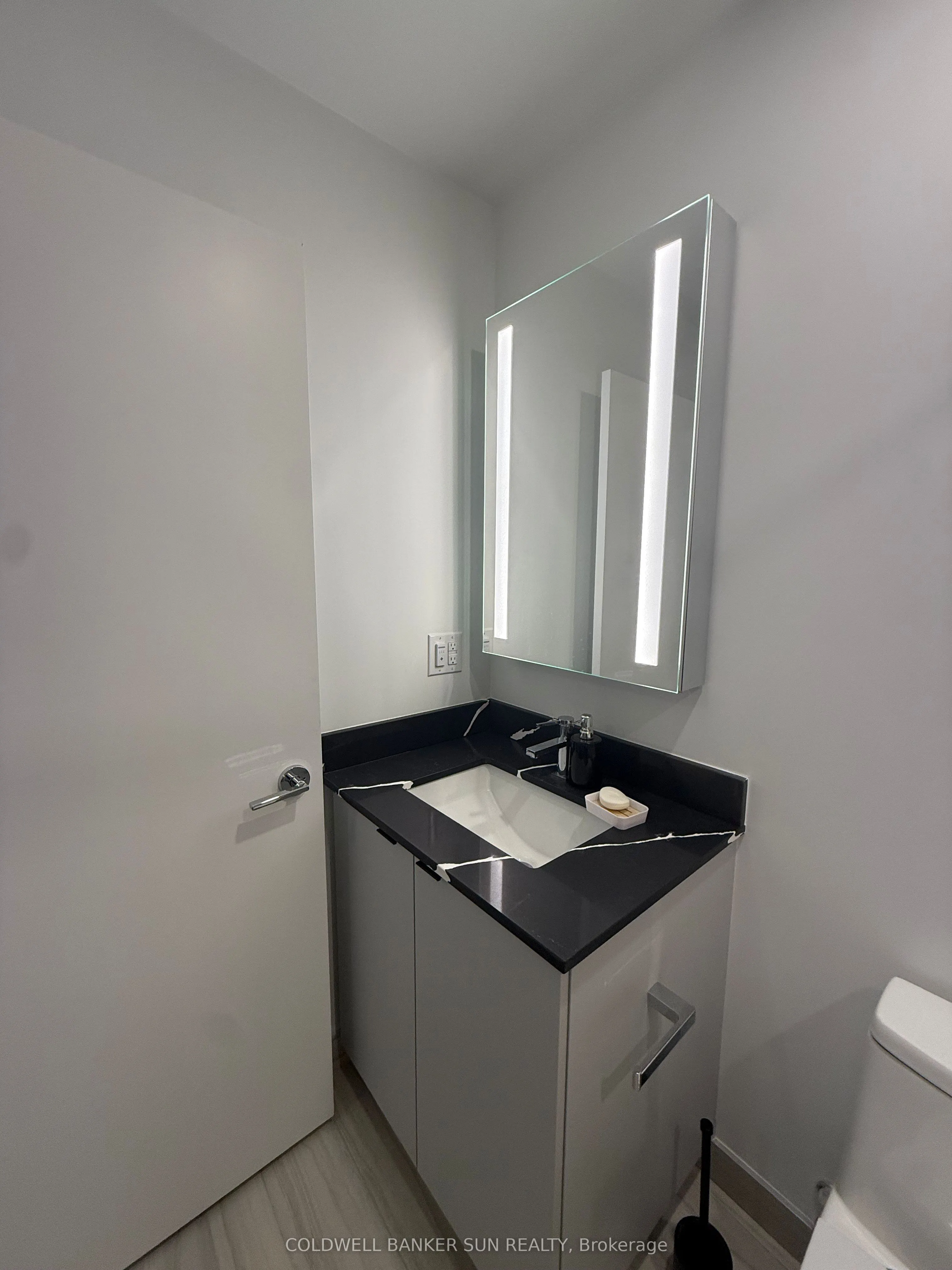 285 Dufferin Street, #302