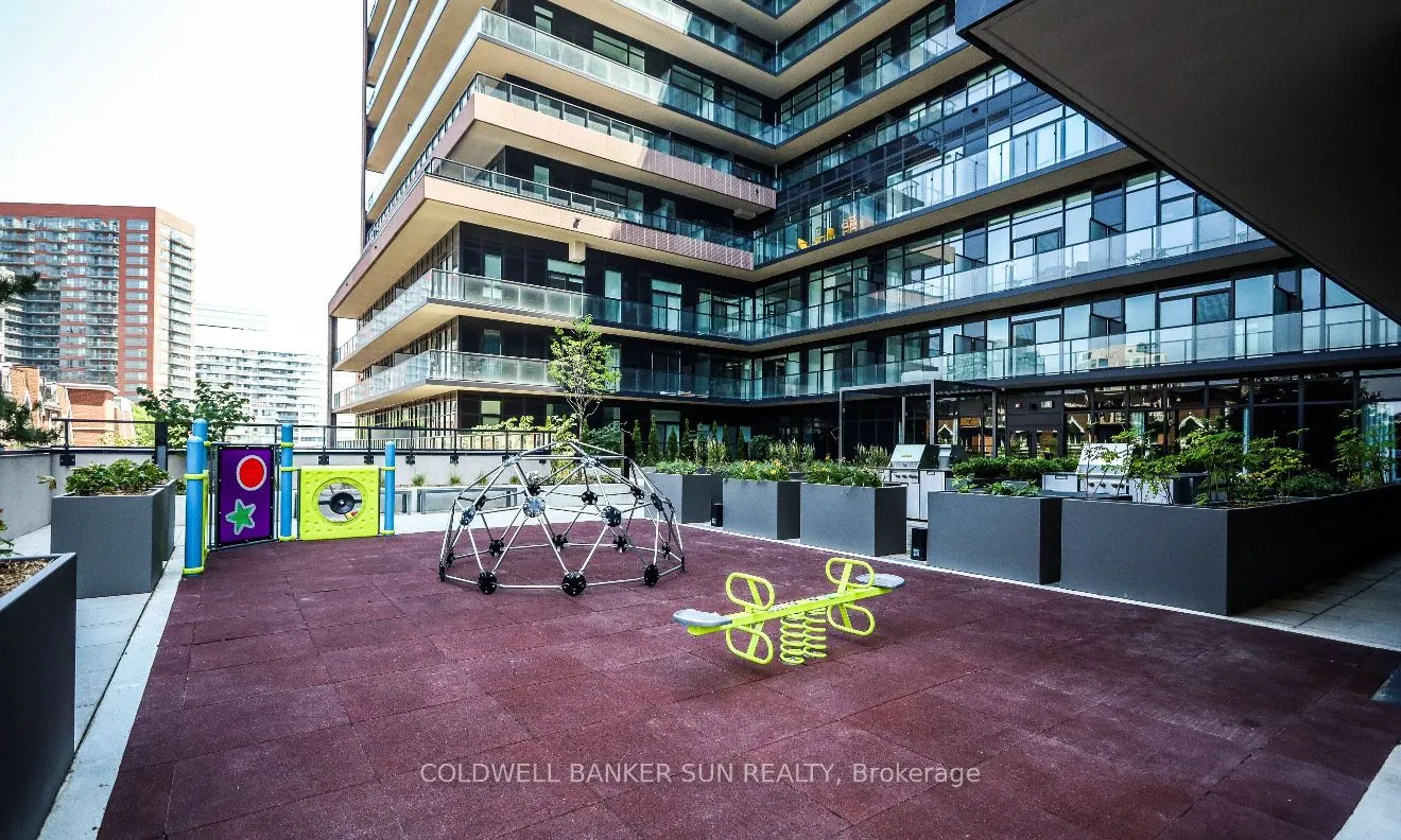 285 Dufferin Street, #302
