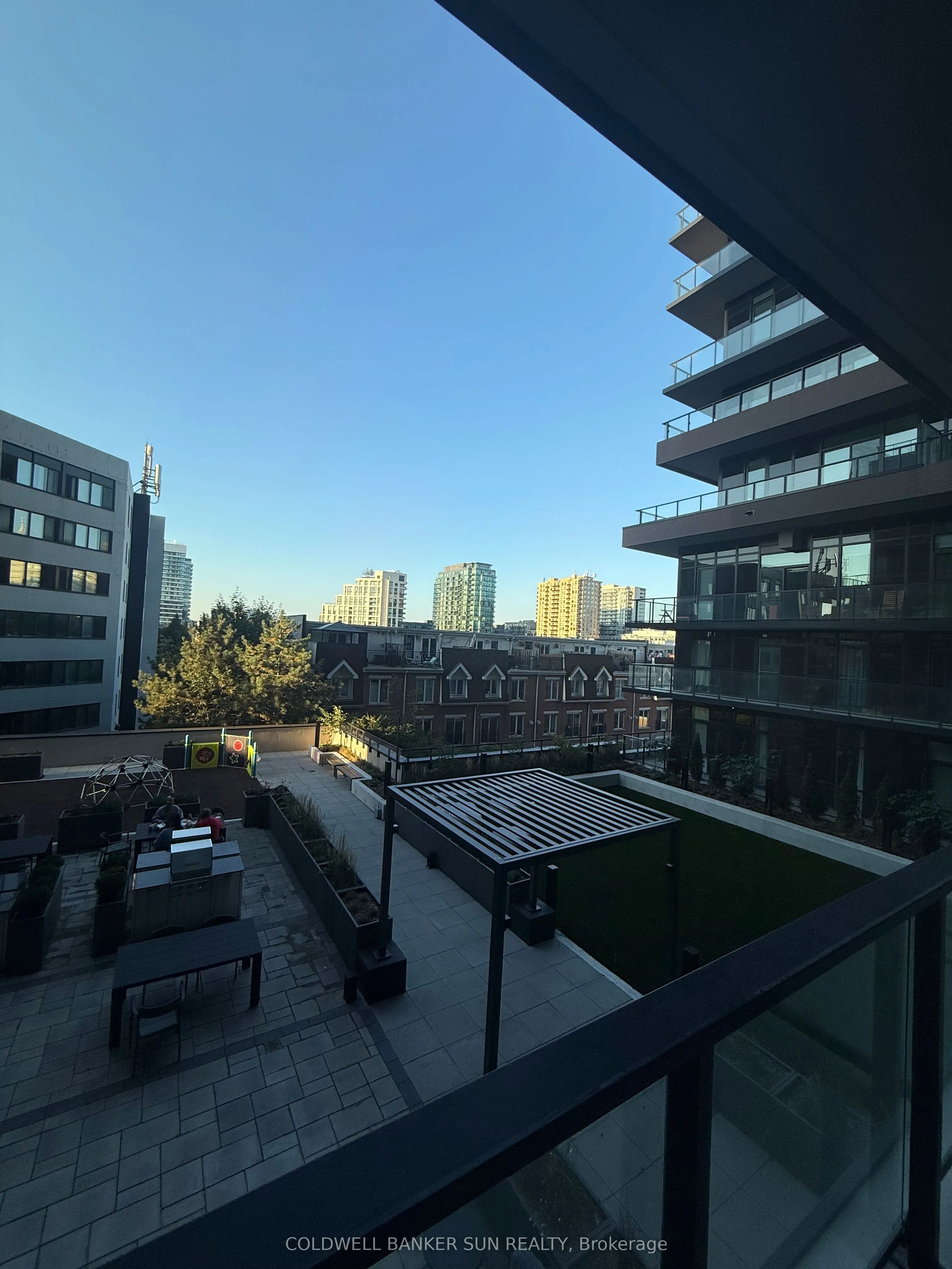 285 Dufferin Street, #302