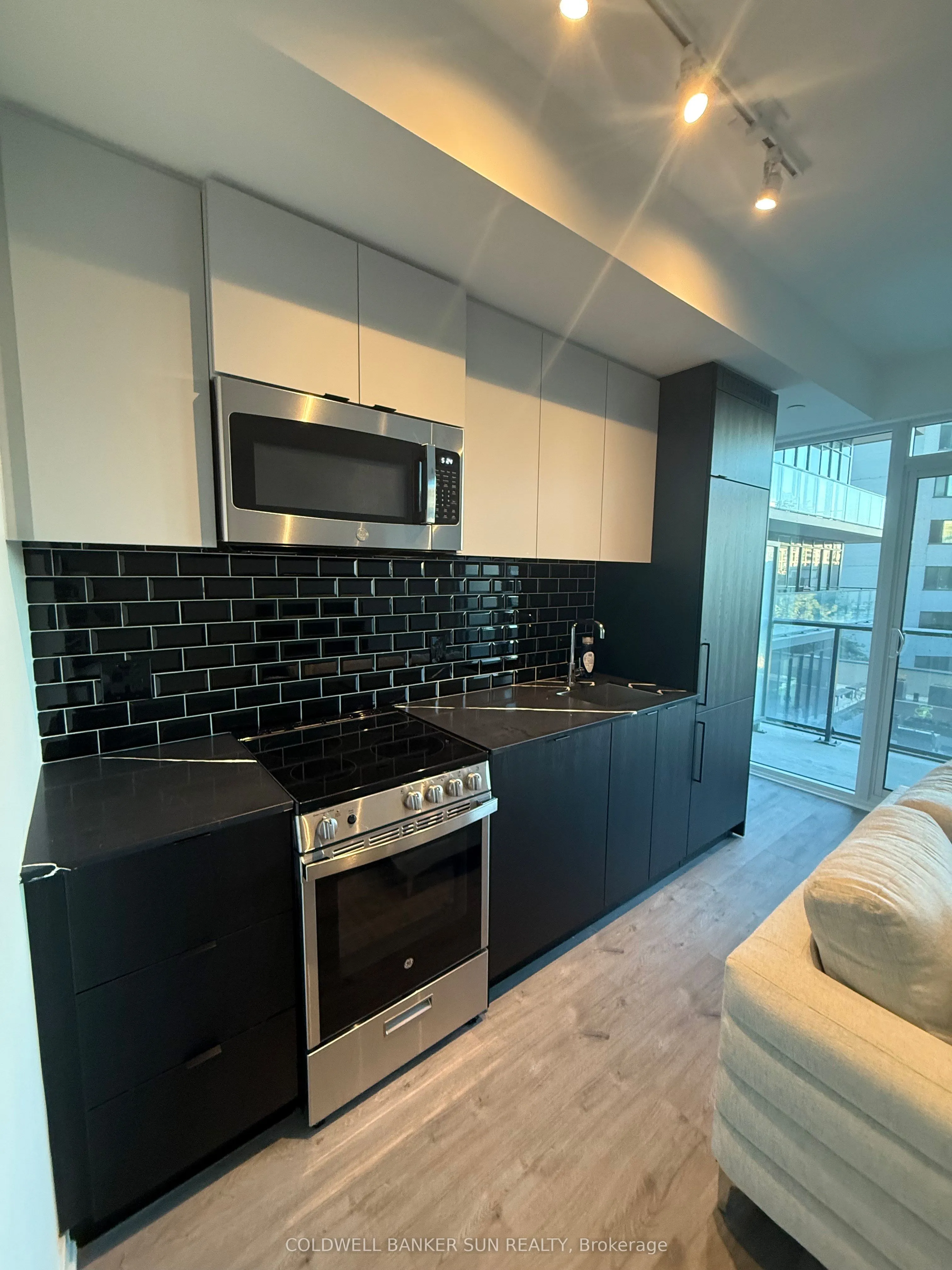 285 Dufferin Street, #302