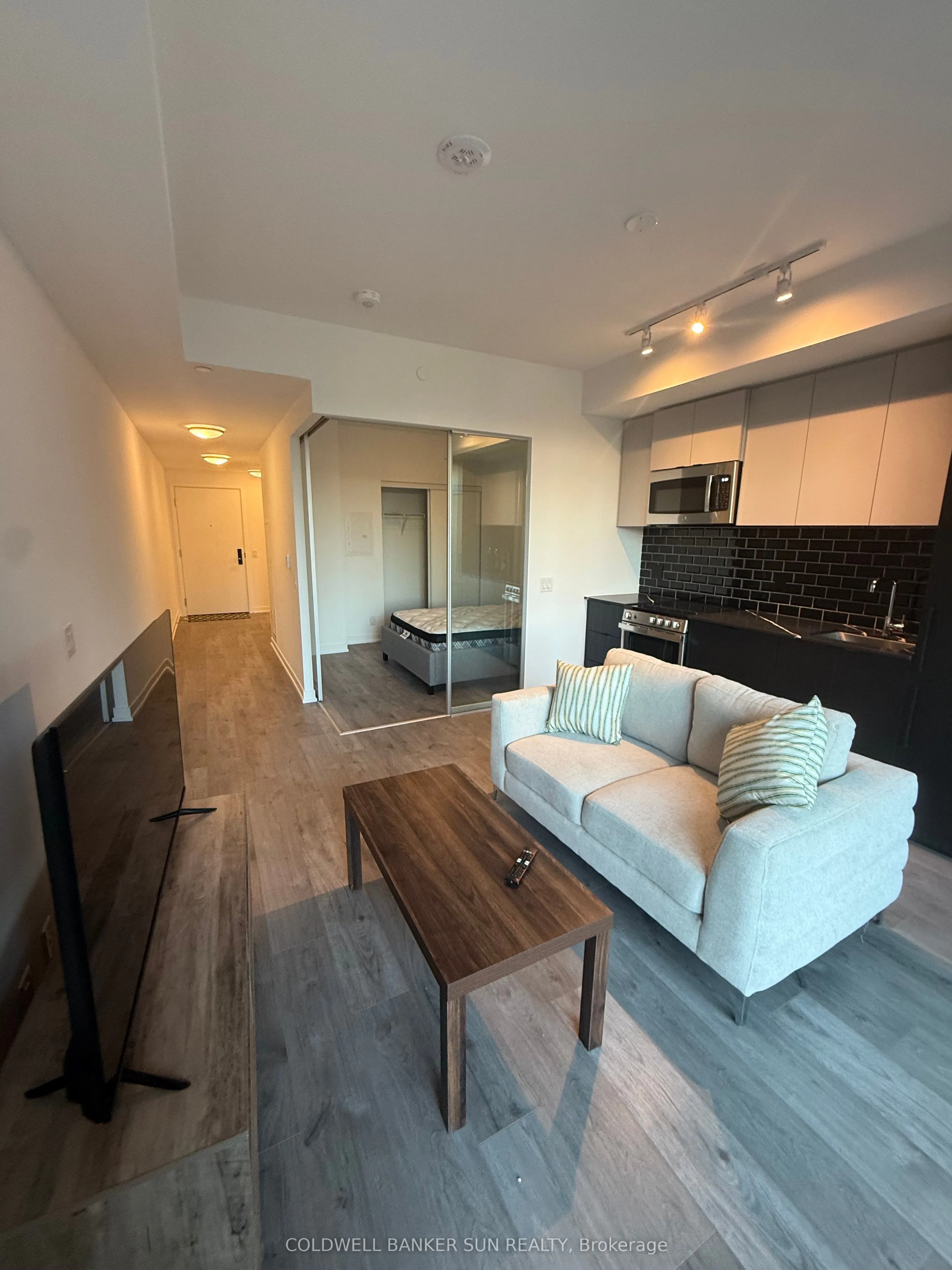 285 Dufferin Street, #302