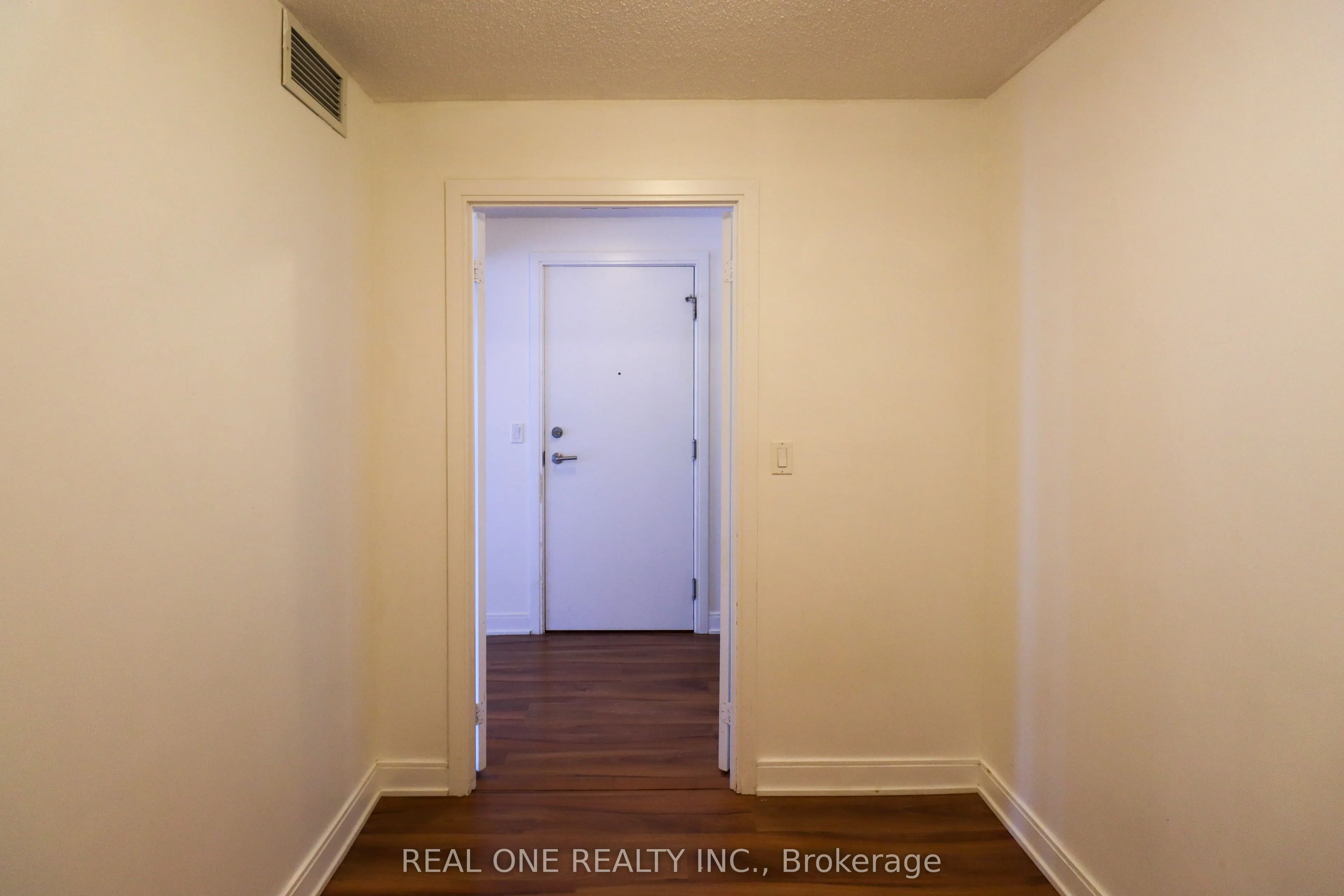 330 Burnhamthorpe Road W, #801